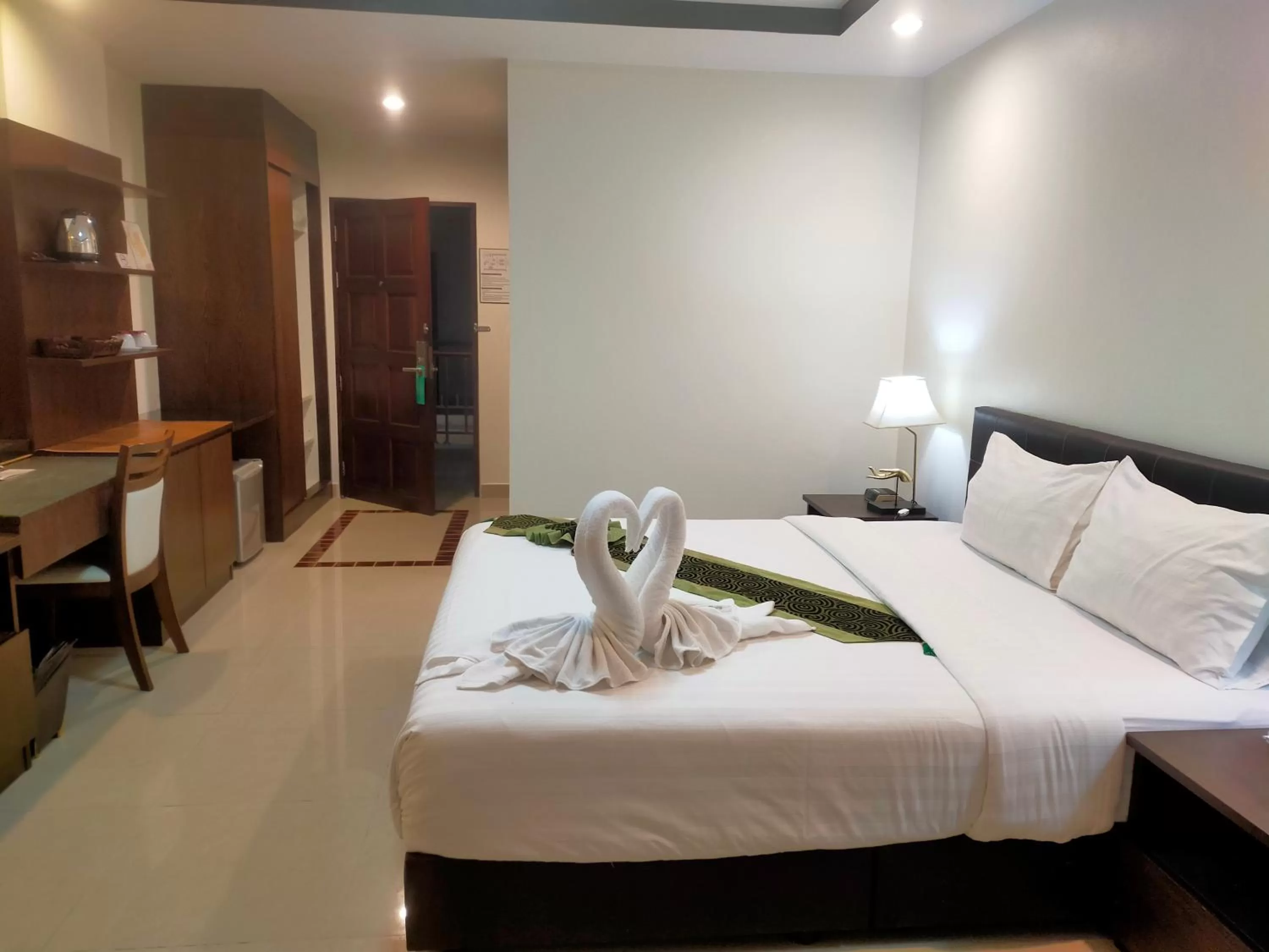 Photo of the whole room, Bed in soi2inn