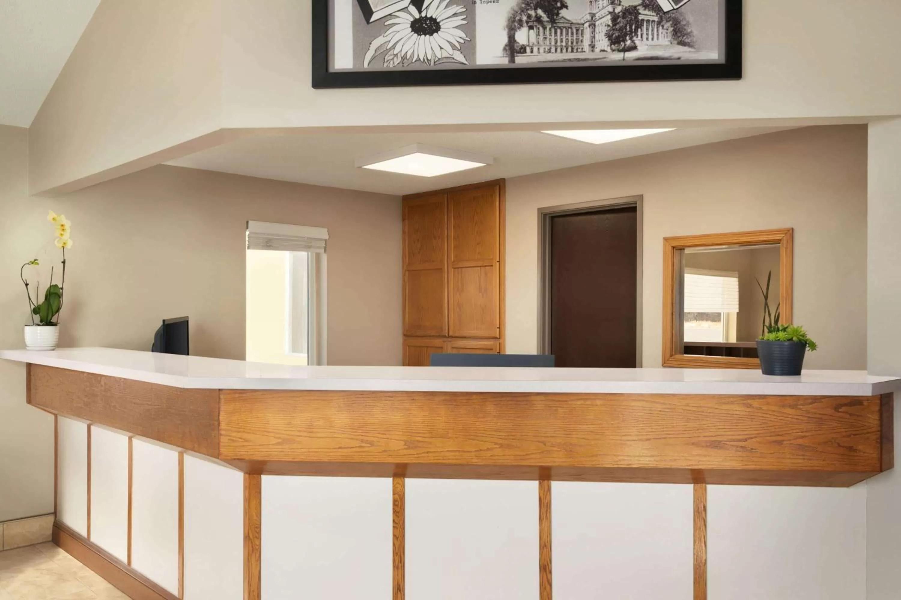 Lobby or reception in Super 8 by Wyndham Liberal KS