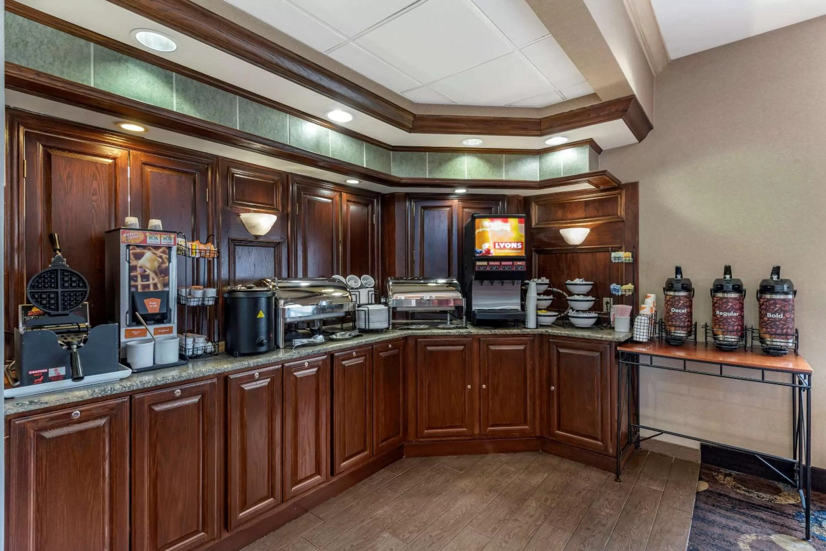 Restaurant/places to eat in Comfort Inn & Suites Warsaw near US-30