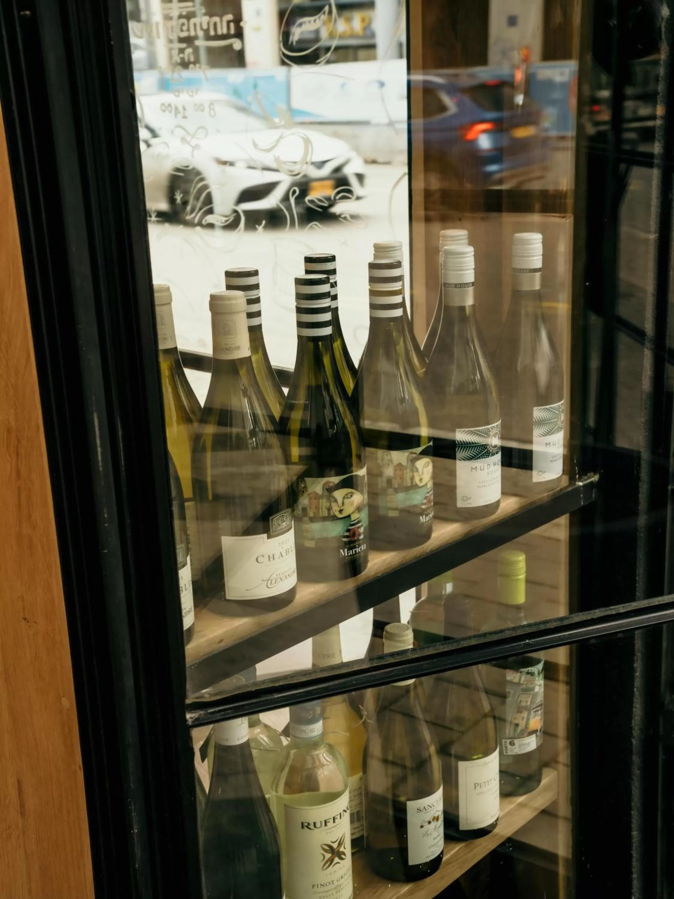 Food and drinks in DeBlox living - Ben Avigdor Apartments