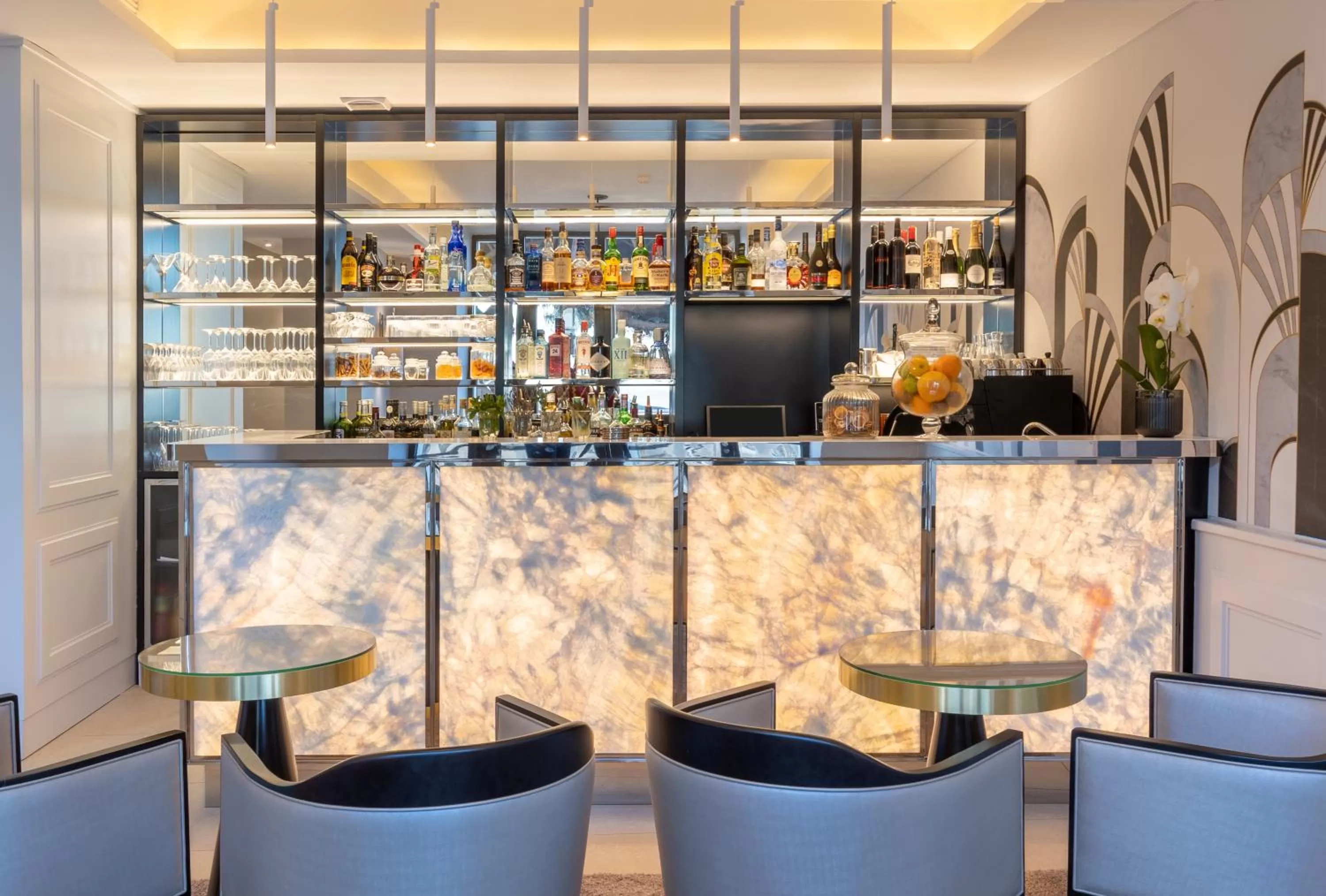 Living room in Eden Rose Grand Hotel BW Premier Collection