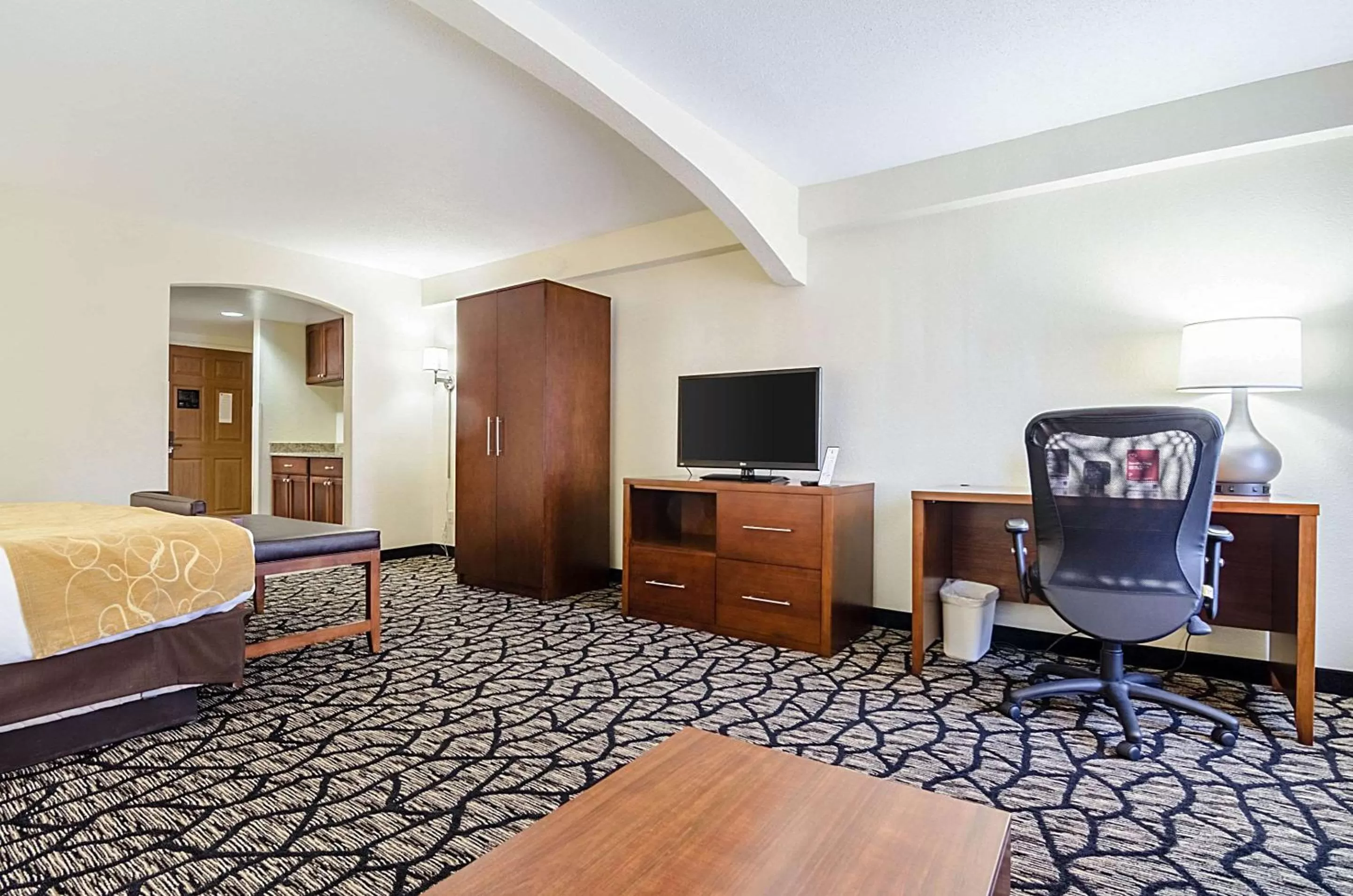 Photo of the whole room, Bed in Comfort Suites Innsbrook - Short Pump