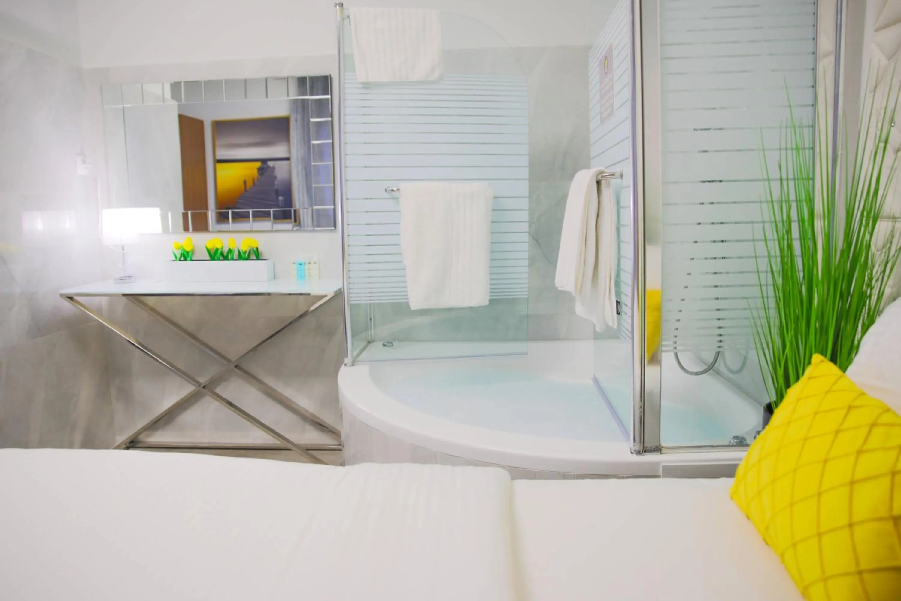 Bed in Miami Beach Hotel Tel Aviv