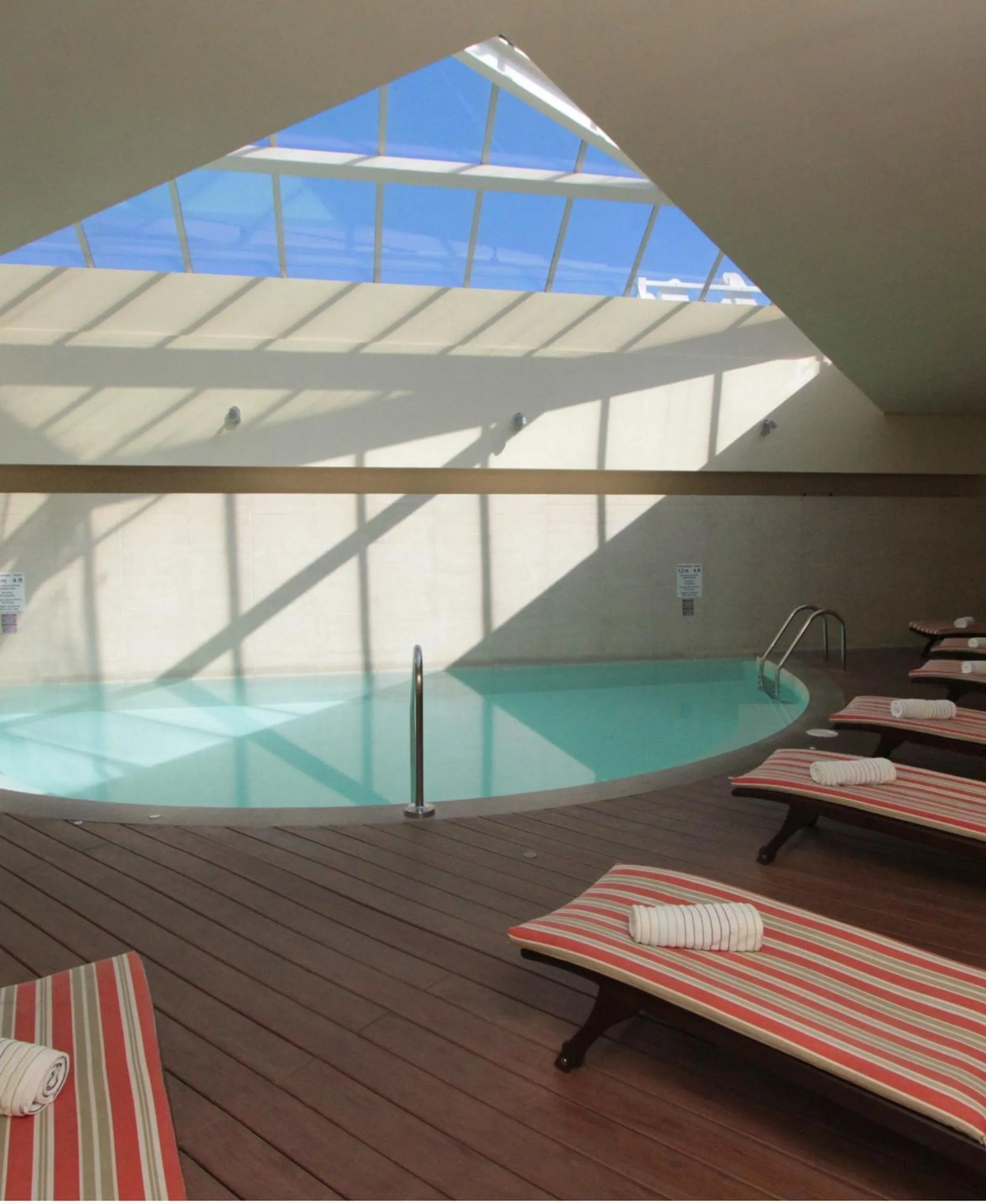 Swimming pool in Radisson Hotel Puerto Varas