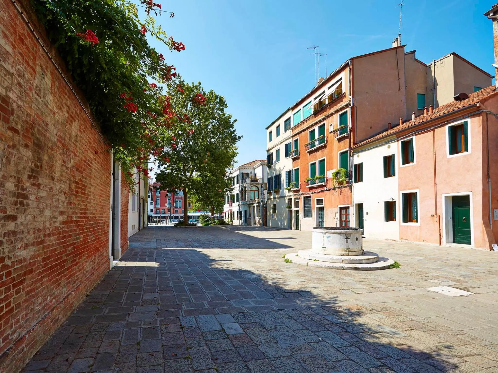 Facade/entrance in Canal Grande