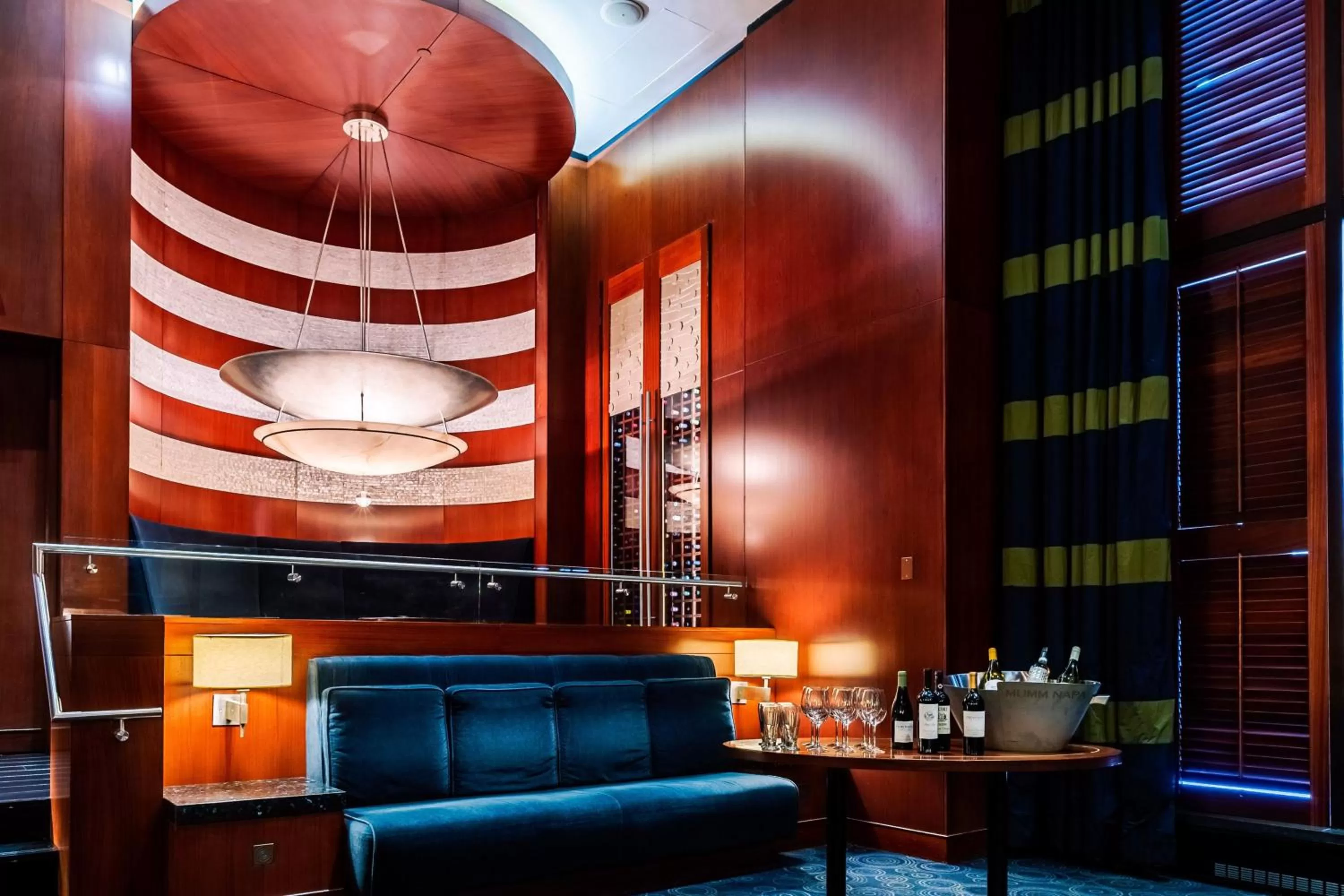 Lounge or bar in The Westin Ottawa