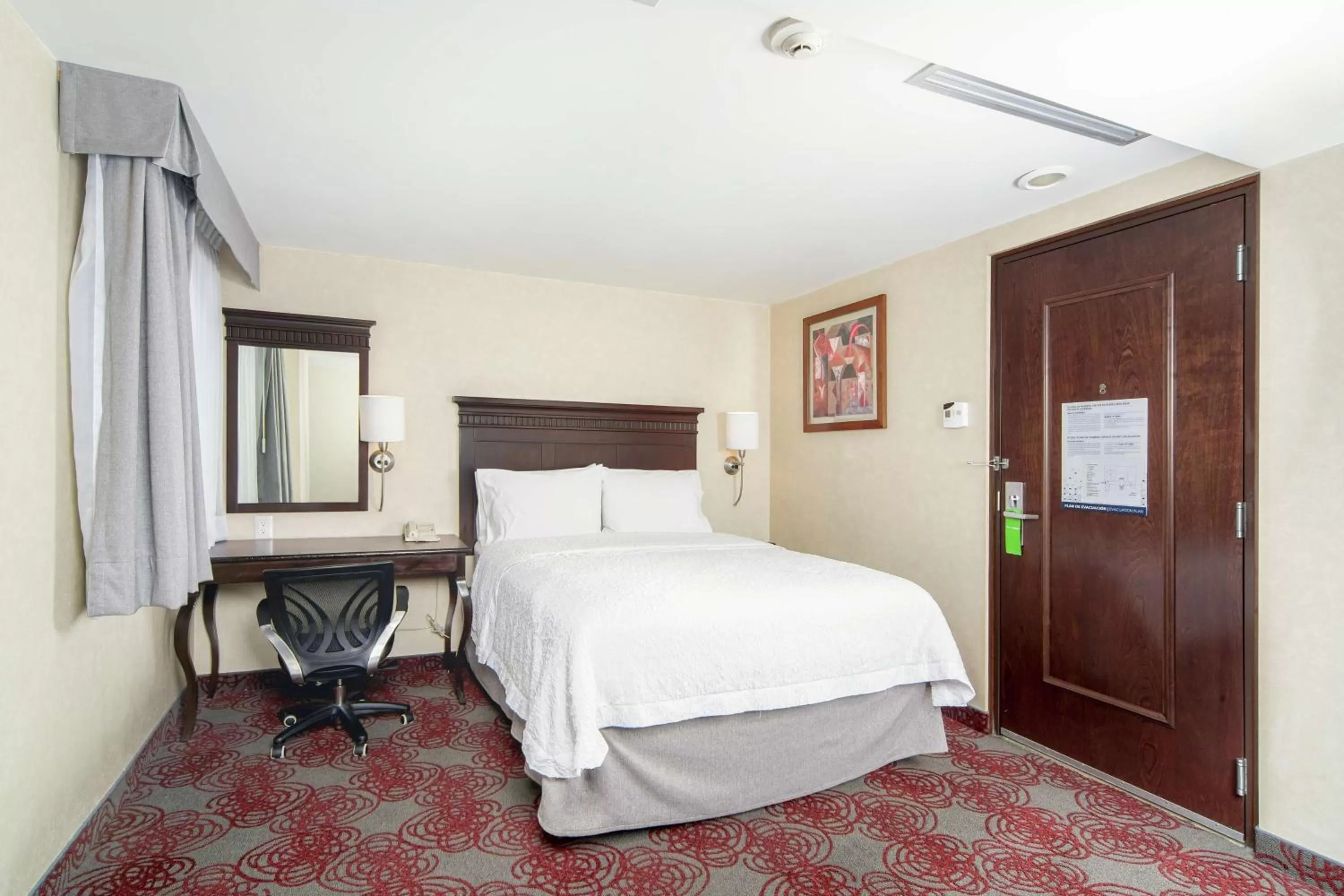 Bedroom, Bed in Hampton Inn & Suites Mexico City - Centro Historico