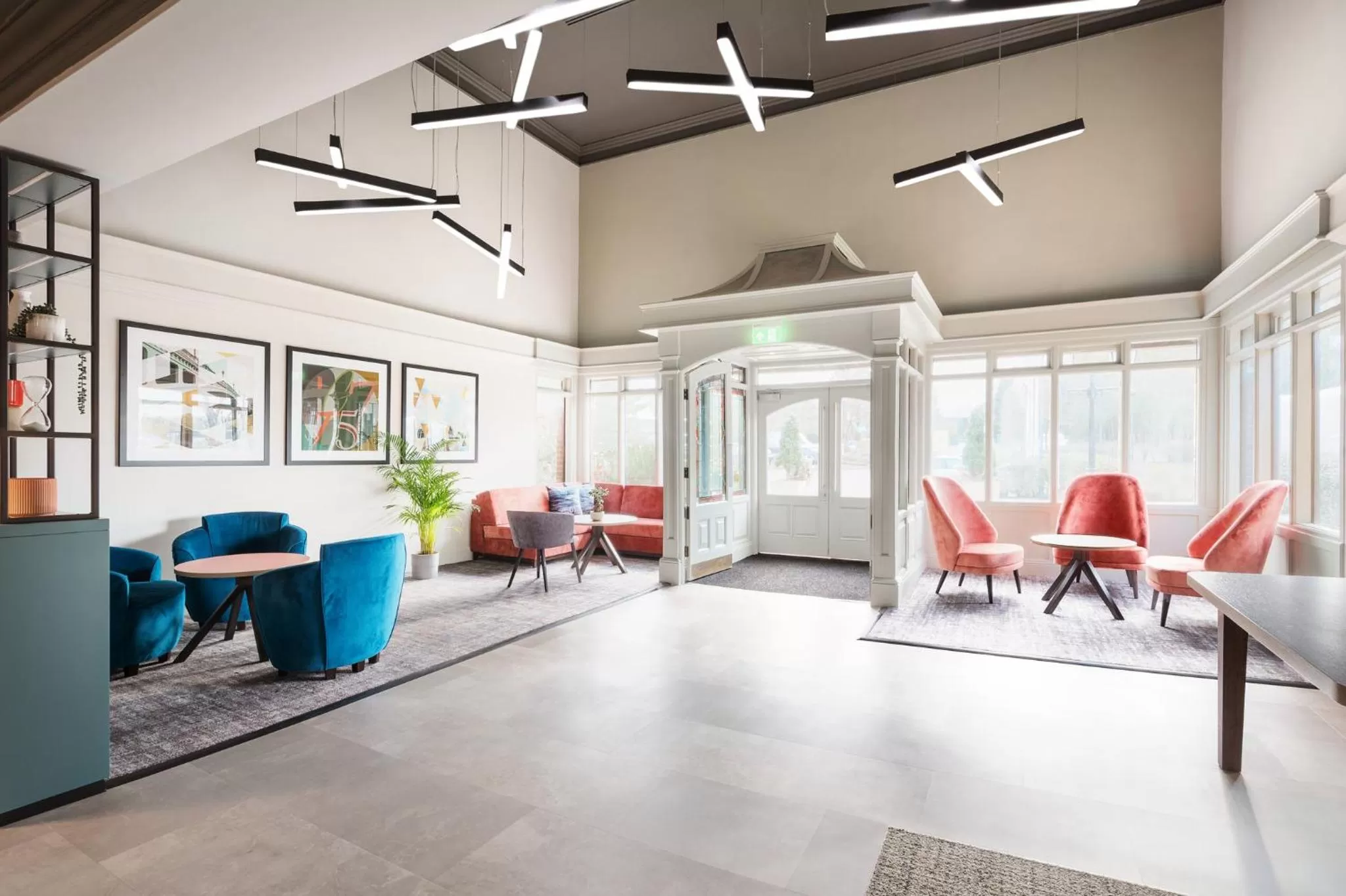 Property building in Holiday Inn Reading West by IHG