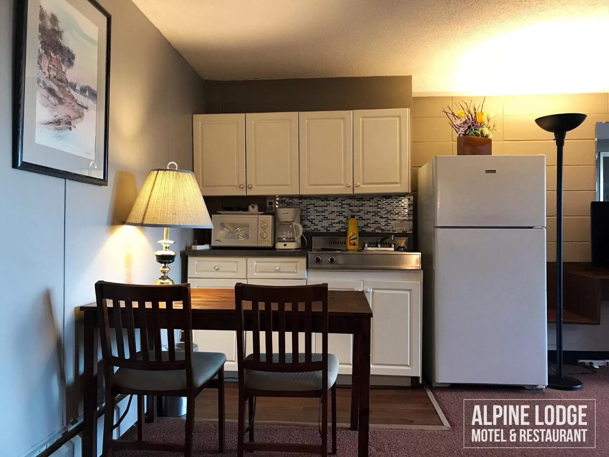 Kitchen or kitchenette in Alpine Lodge Motel & Restaurant