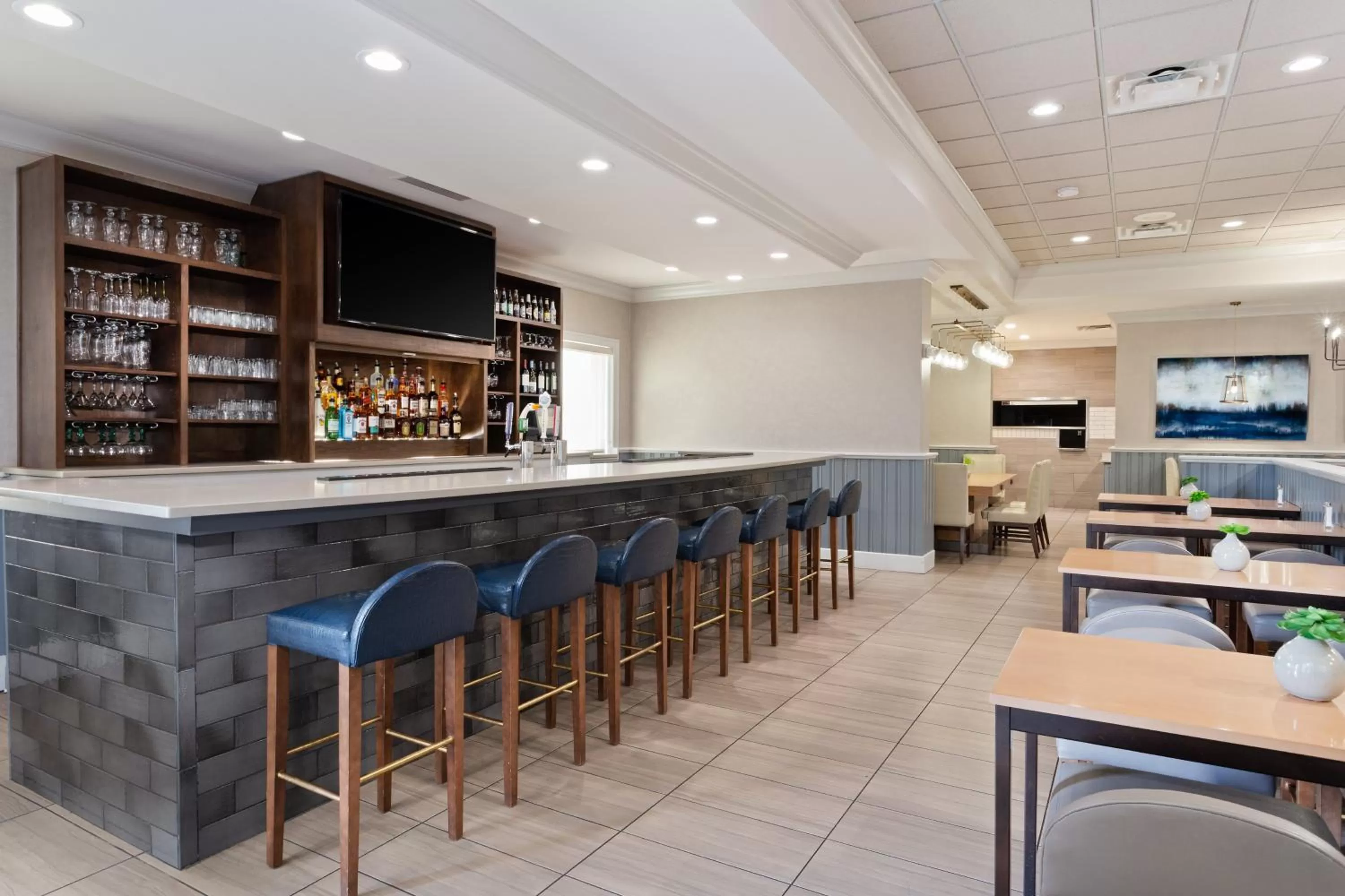 Lounge or bar in Holiday Inn Valdosta Conference Center by IHG
