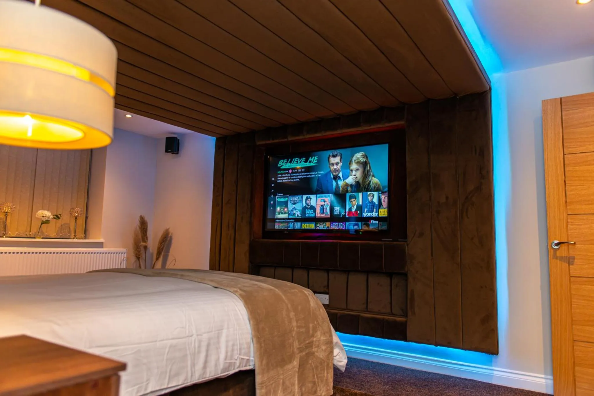 Bedroom, Bed in Optimal Apartments