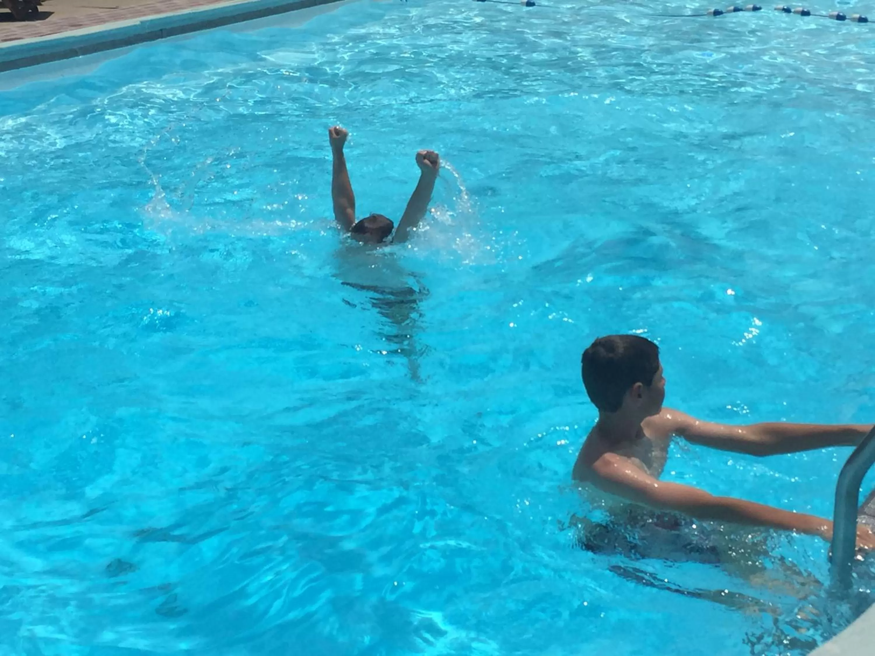 Swimming pool in Kirkwood Inn