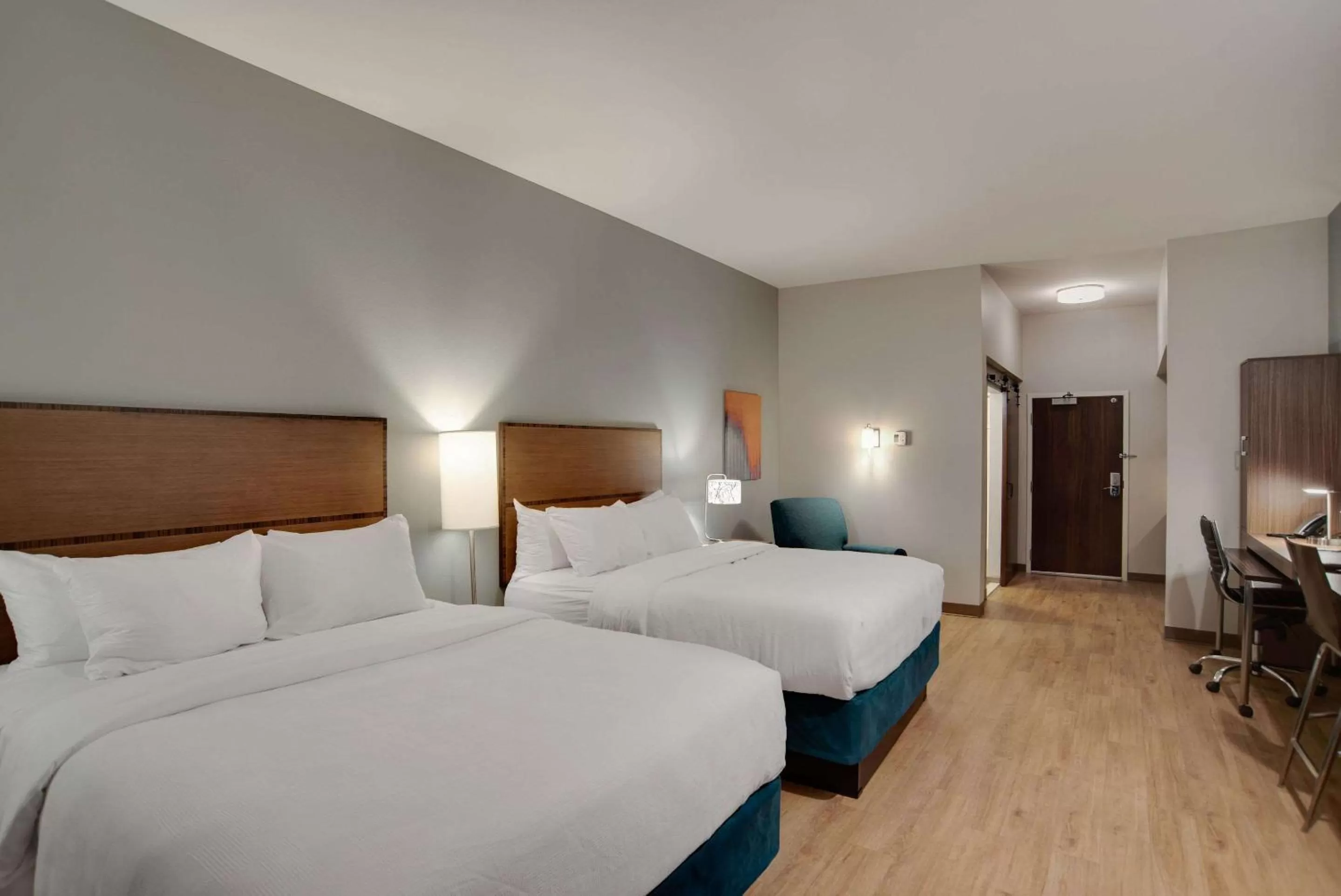 Bedroom, Bed in MainStay Suites Carlisle - Harrisburg