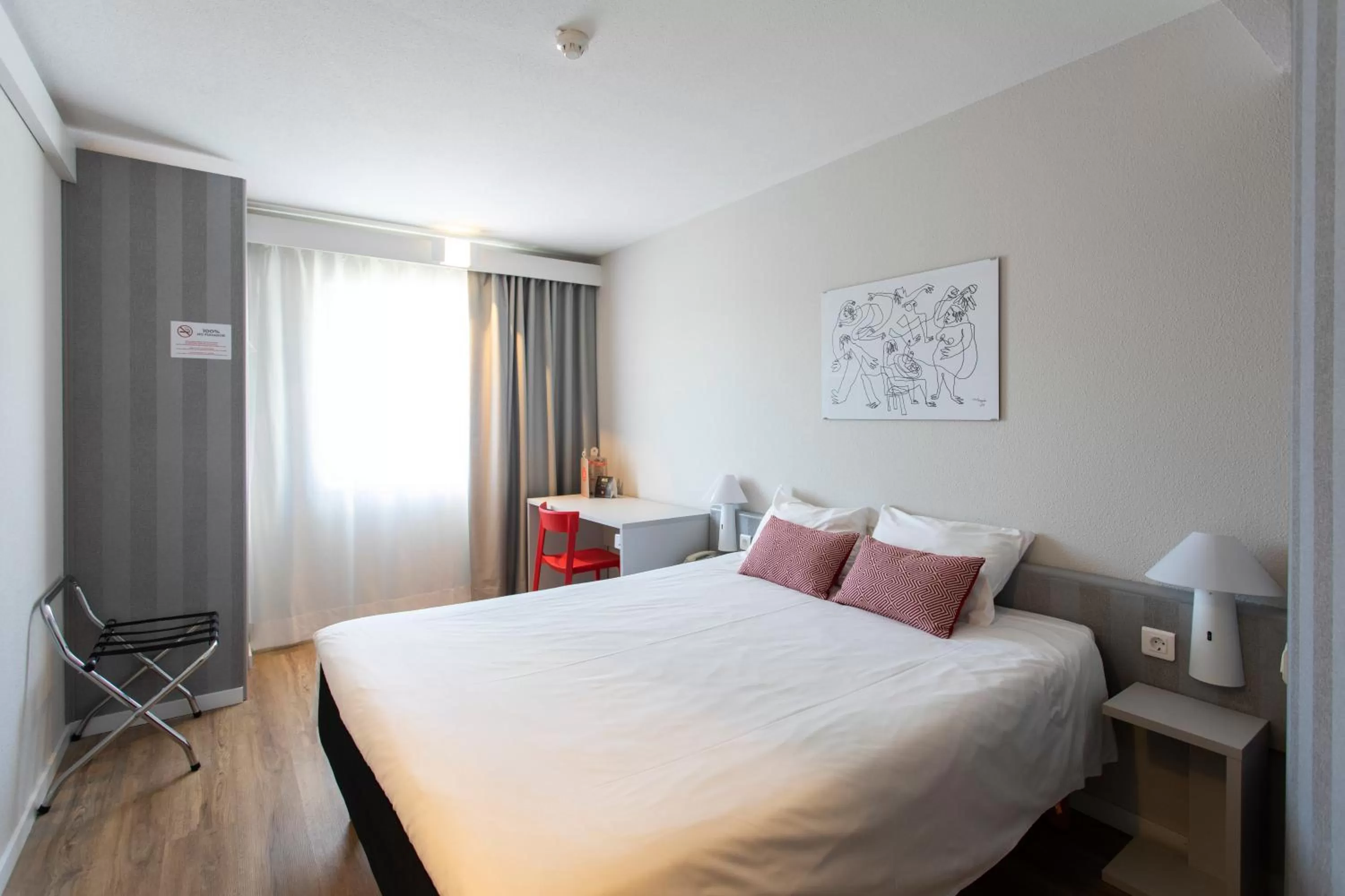 Photo of the whole room, Bed in Ibis Valencia Alfafar