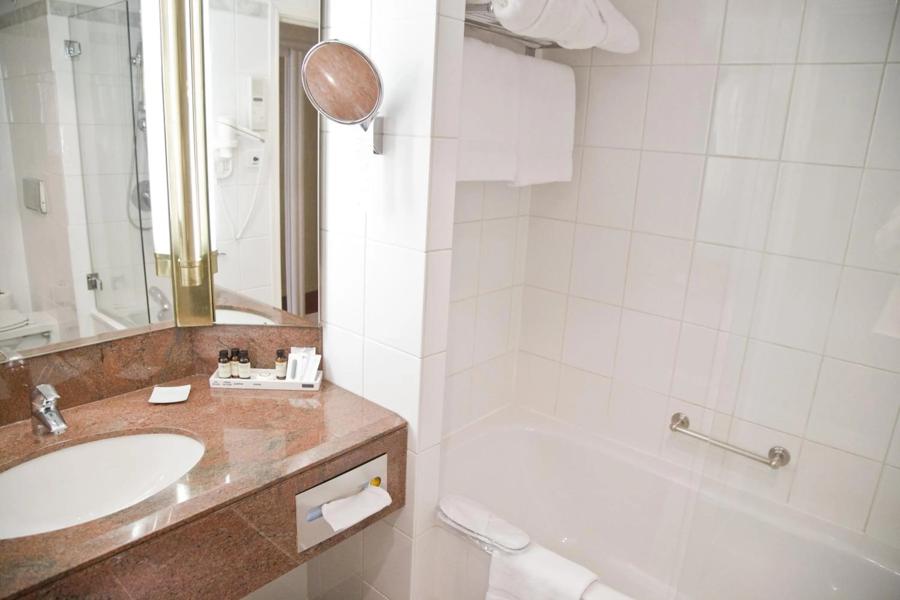 Bathroom in Pullman Bucharest World Trade Center