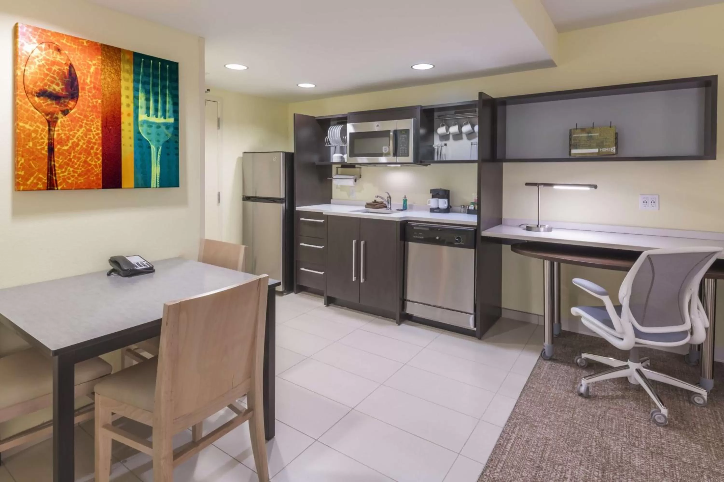 Kitchen or kitchenette in Home2 Suites Kansas City Downtown