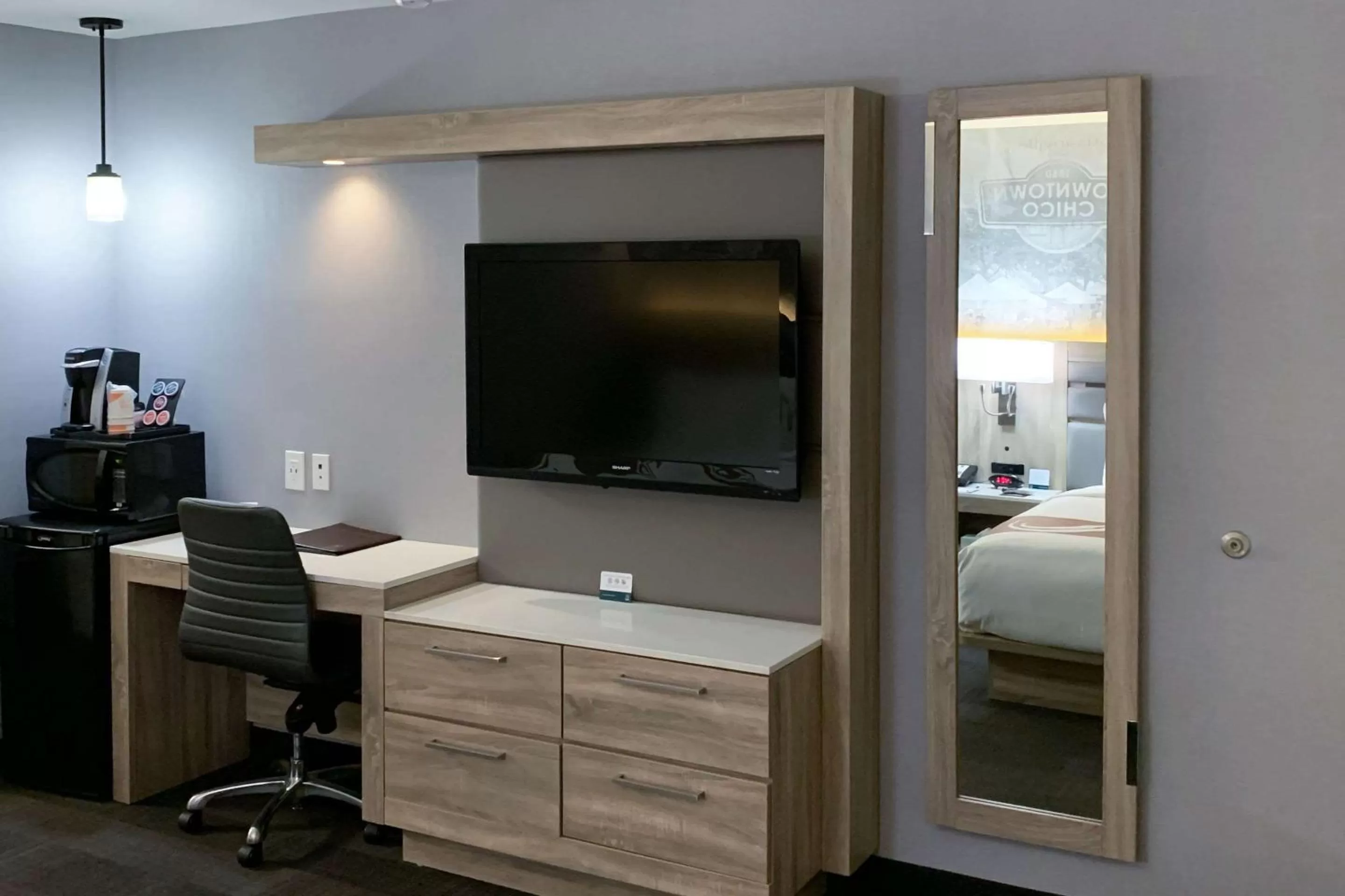 Queen Room with Roll-In Shower - Accessible/Non-Smoking in Quality Inn Chico