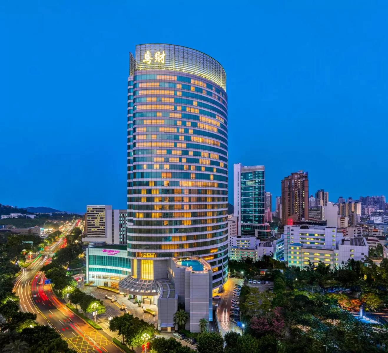Crowne Plaza Zhuhai City Center by IHG - offers free one-way shuttle to Chimelong Ocean Kingdom