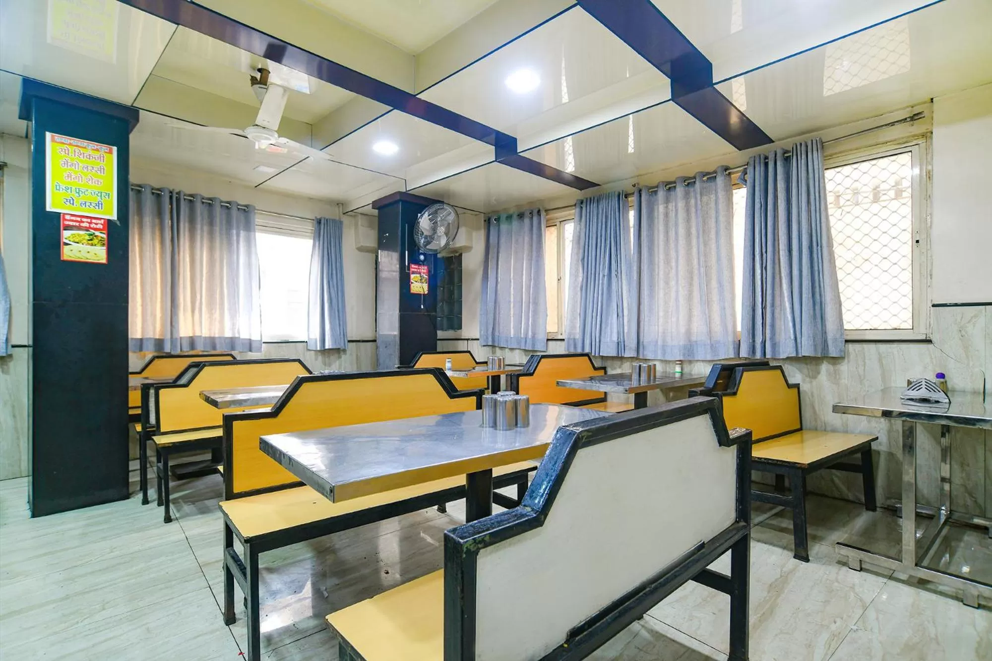 Restaurant/places to eat in FabHotel Satyug Jaisinghpura