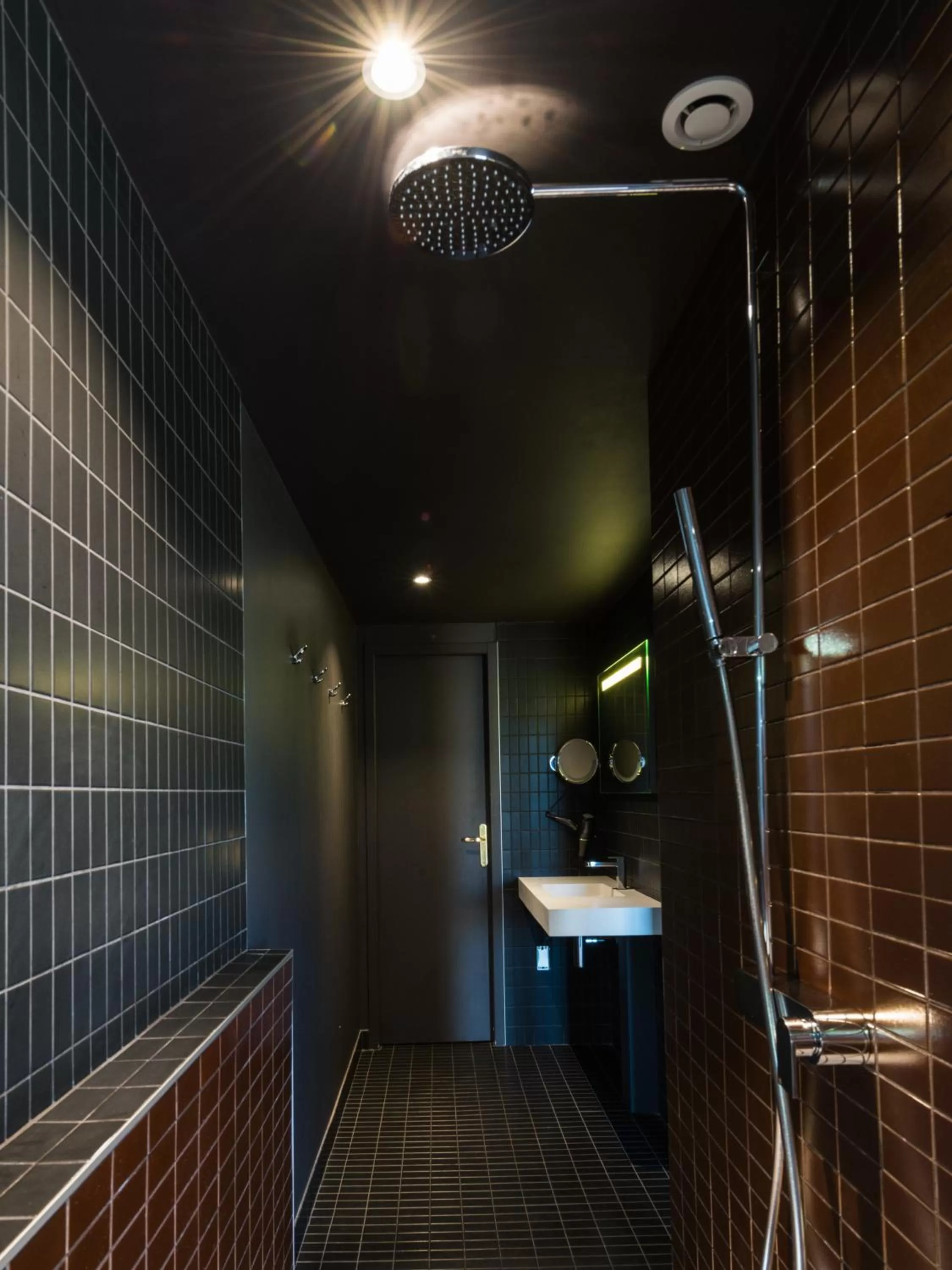 Shower, Bathroom in MiHotel Bellecour