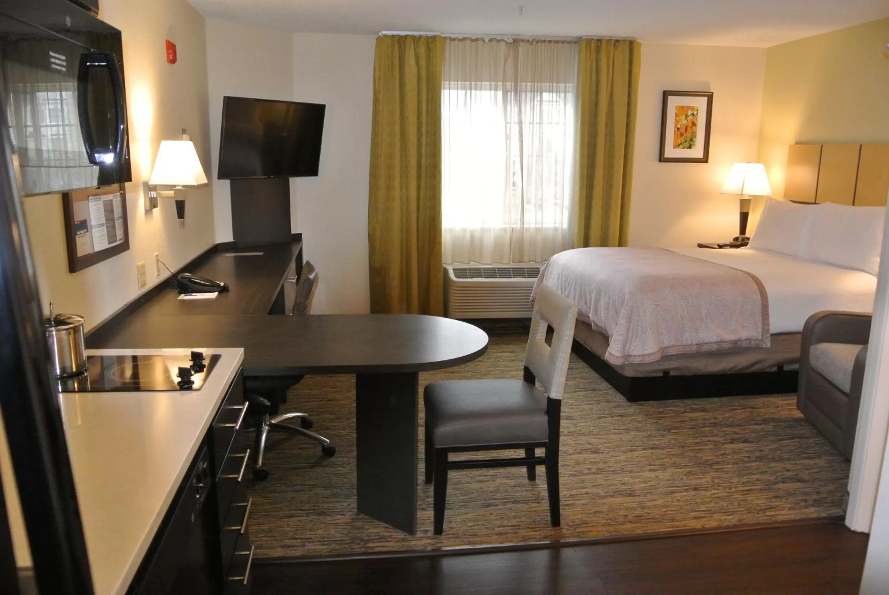 Photo of the whole room, Bed in Candlewood Suites Washington-Fairfax by IHG