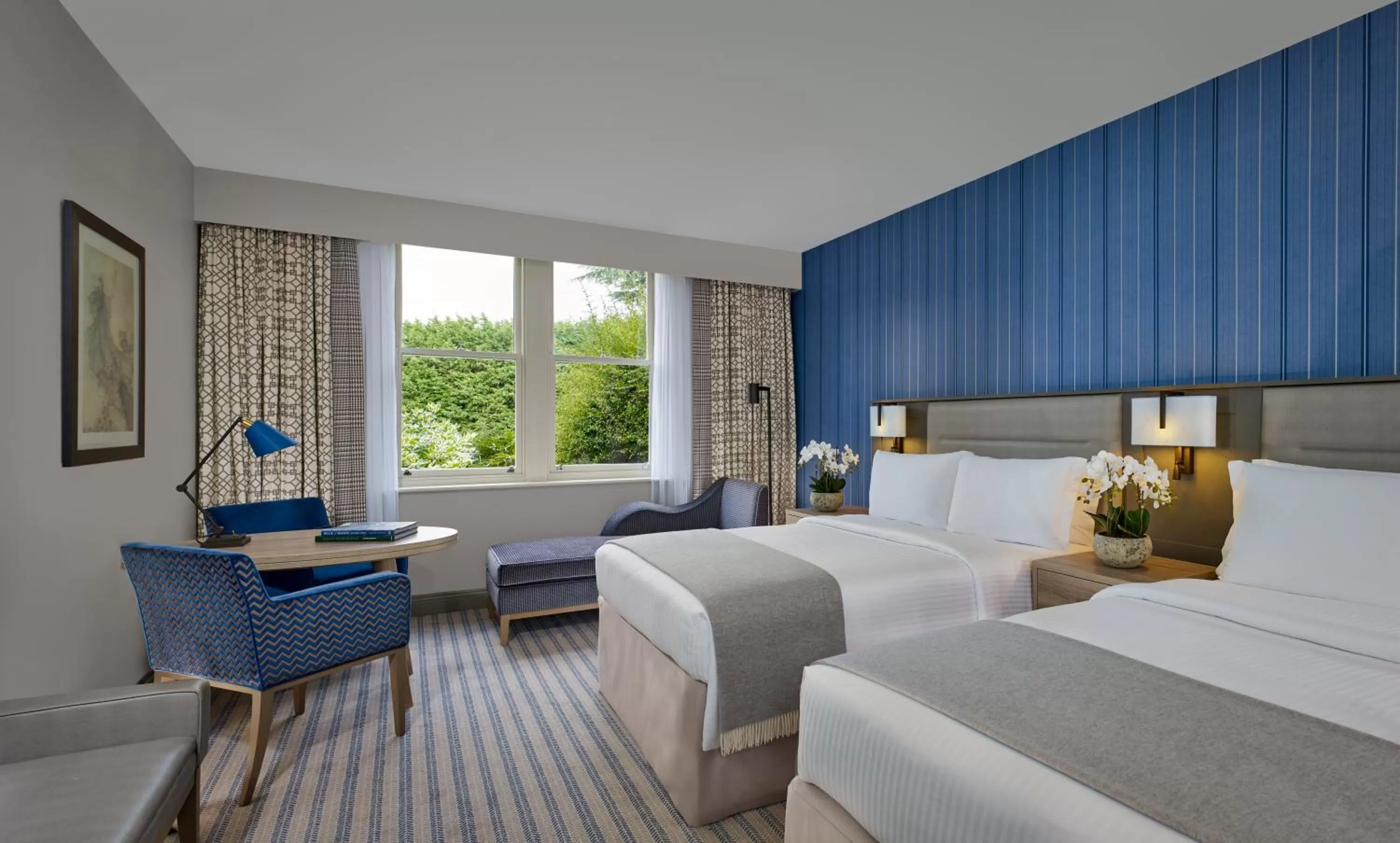 Photo of the whole room, Bed in Pendley Manor