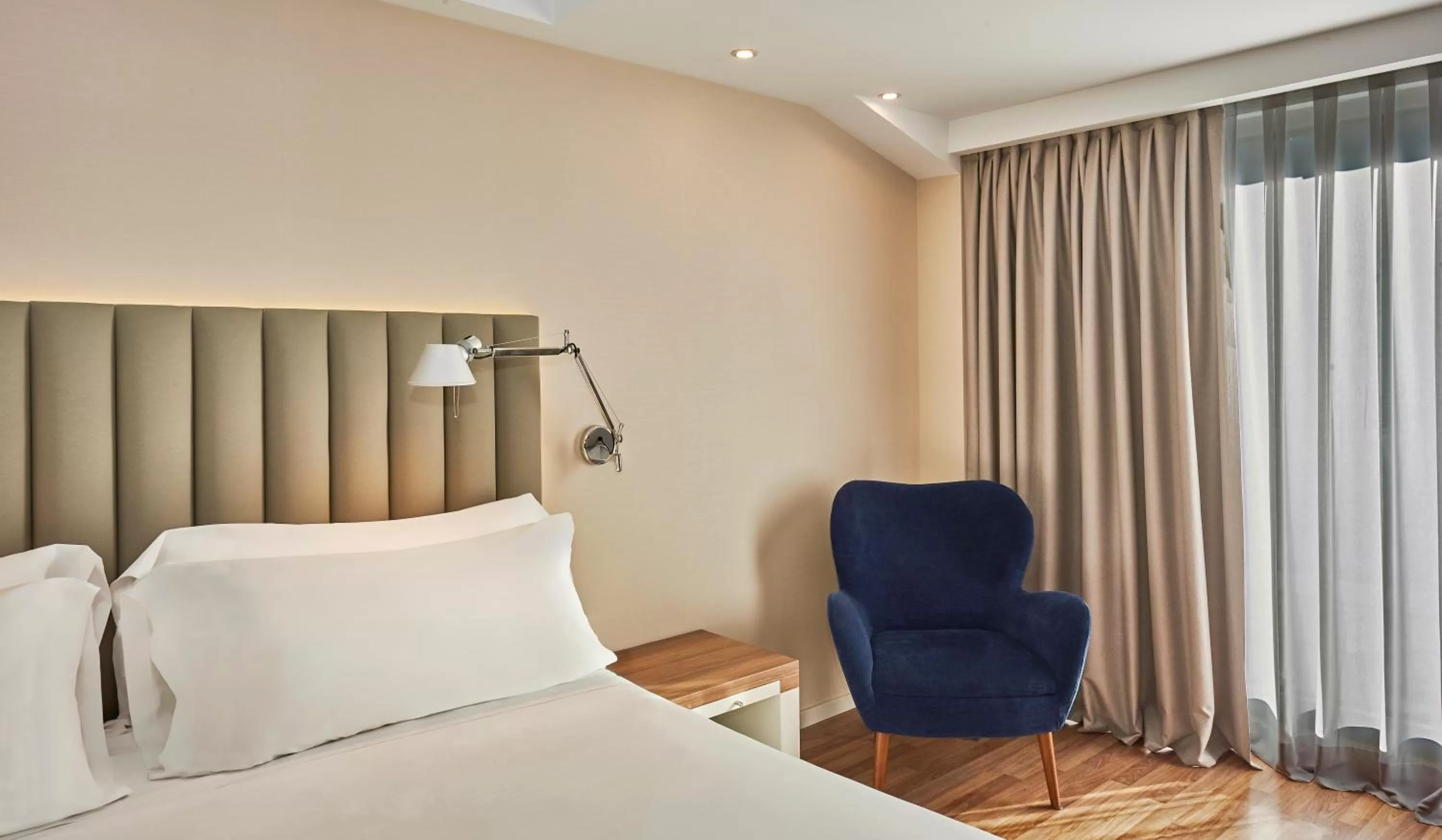 Photo of the whole room, Bed in NH Andorra la Vella