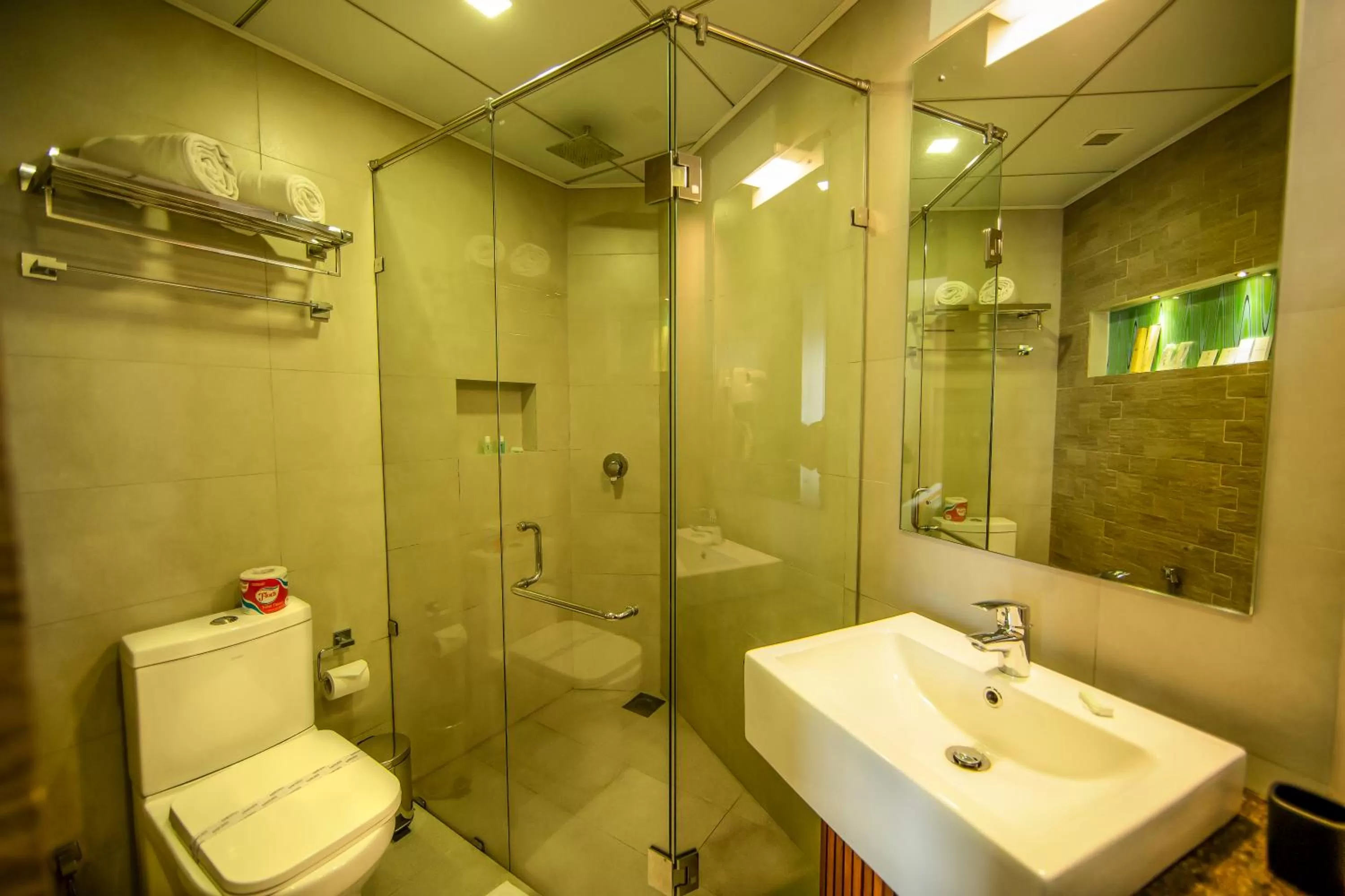 Bathroom in Skyloft Kandy by Aaradhya