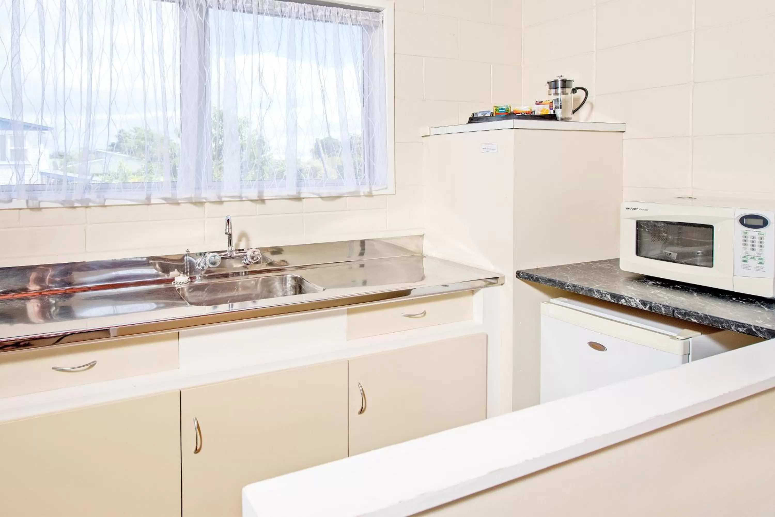 Kitchen or kitchenette in Tourist Court Motel