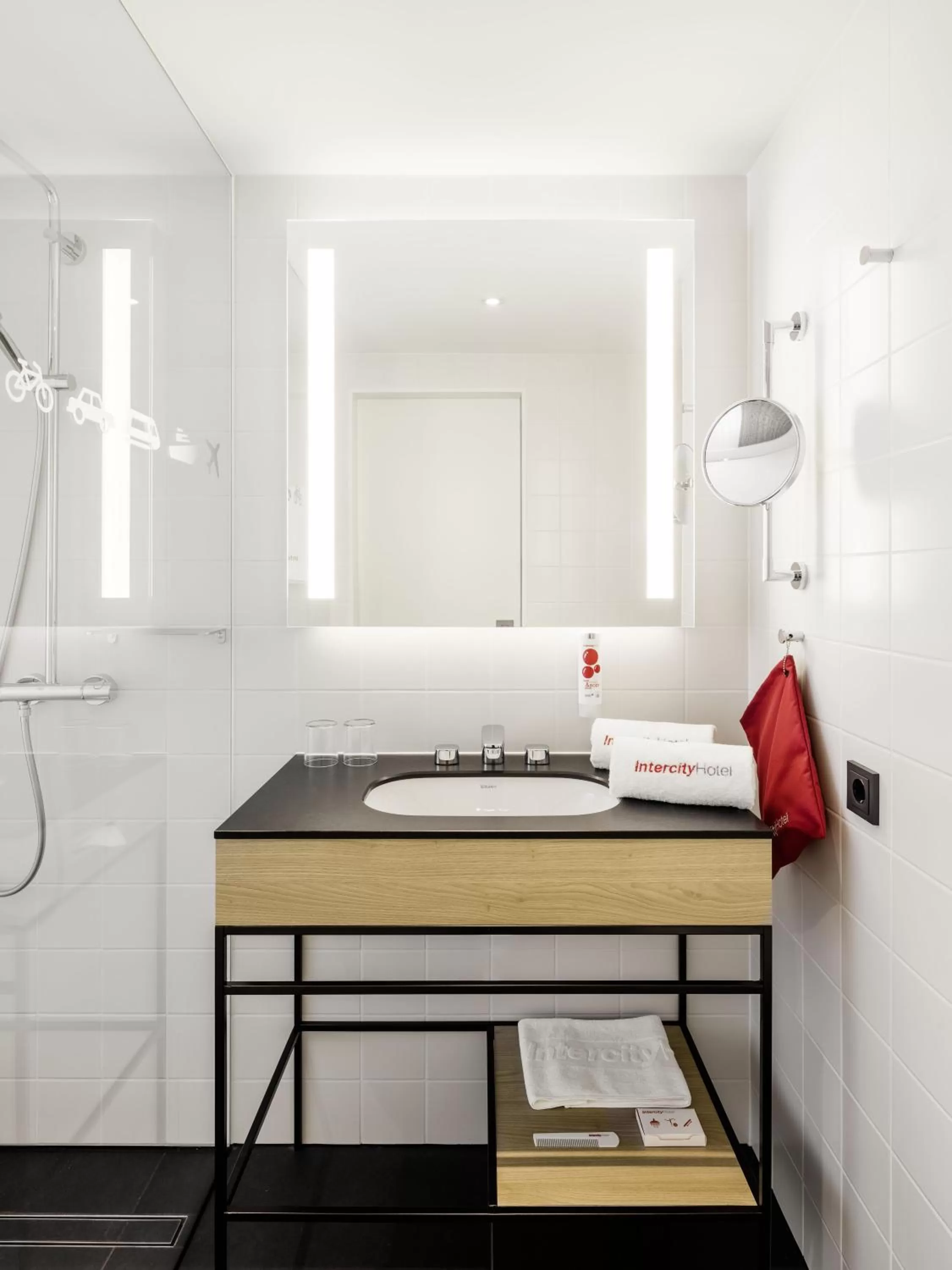 Bathroom in IntercityHotel Zürich Airport