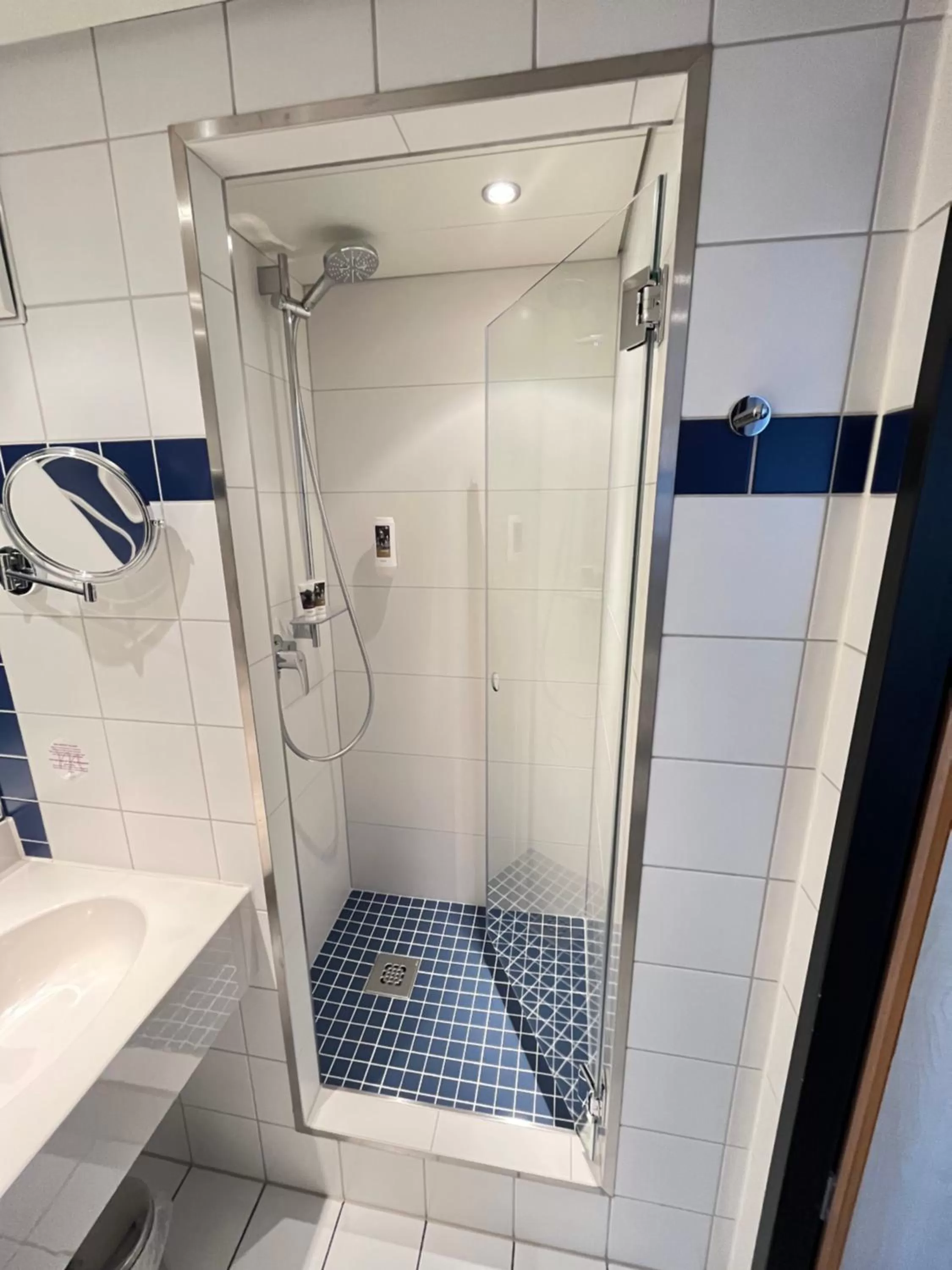 Shower, Bathroom in Mercure Stuttgart City Center