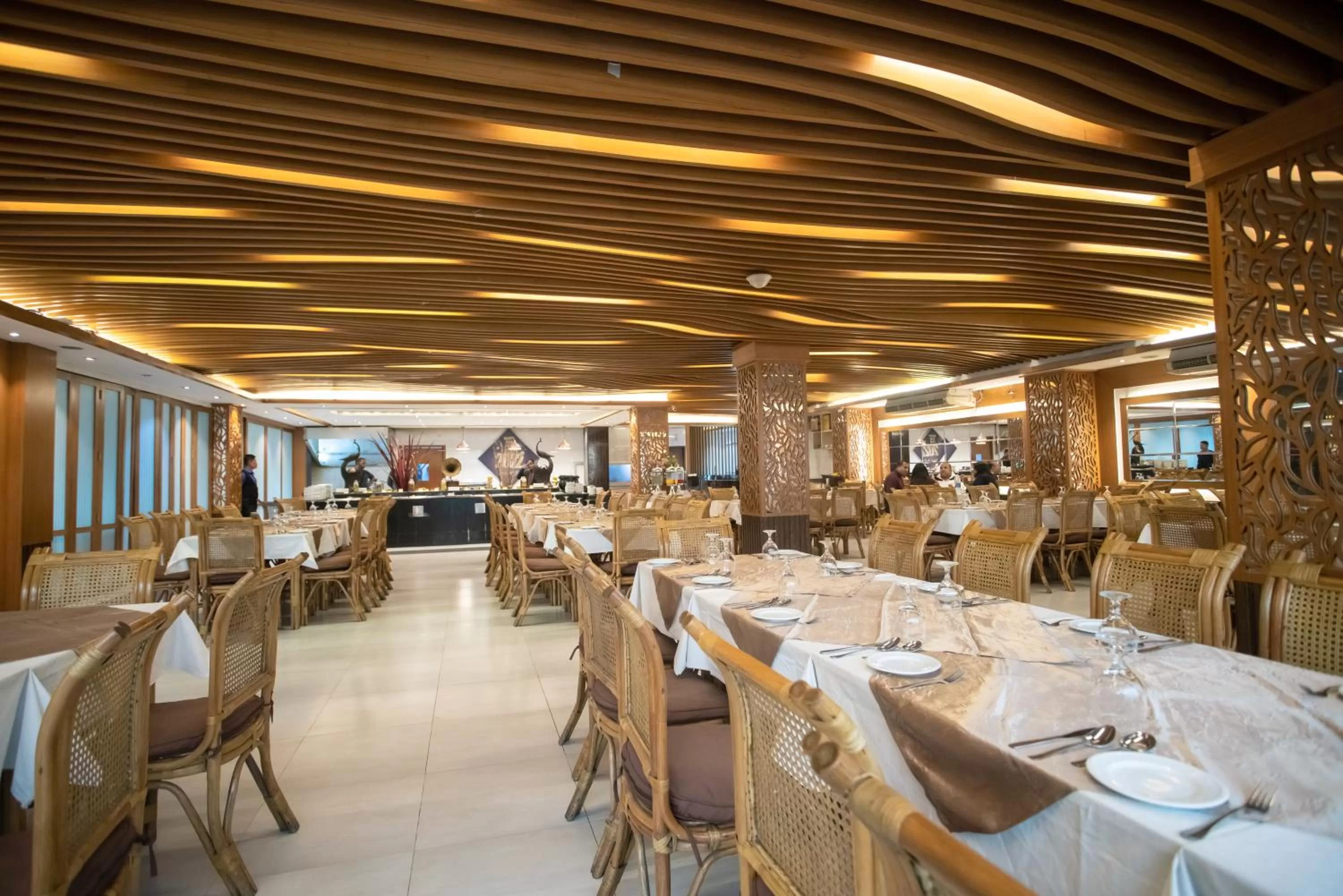 Restaurant/places to eat in Jatra Hotel Grand Royal