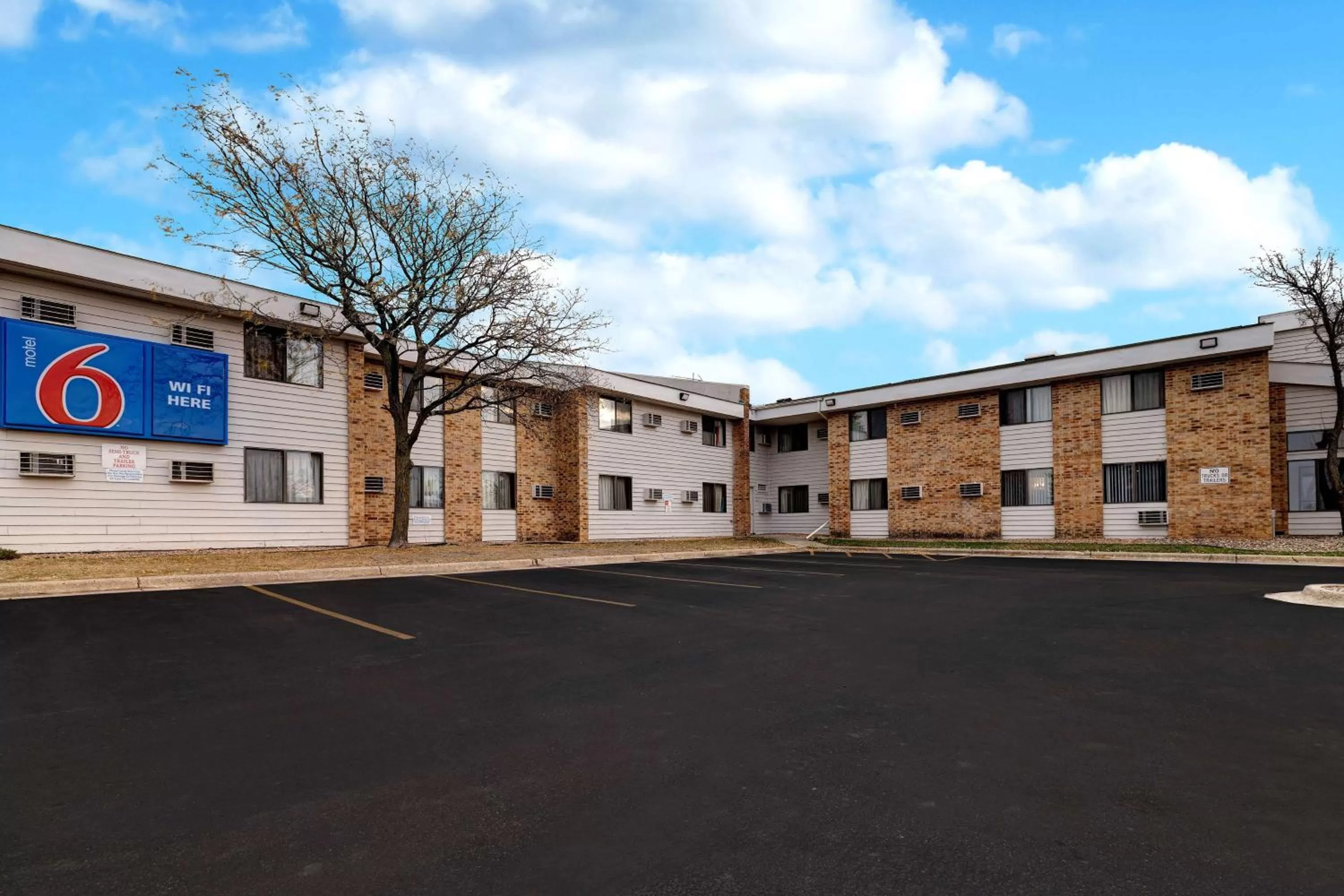 Property building in Motel 6-Lakeville, MN - South - Lakeville