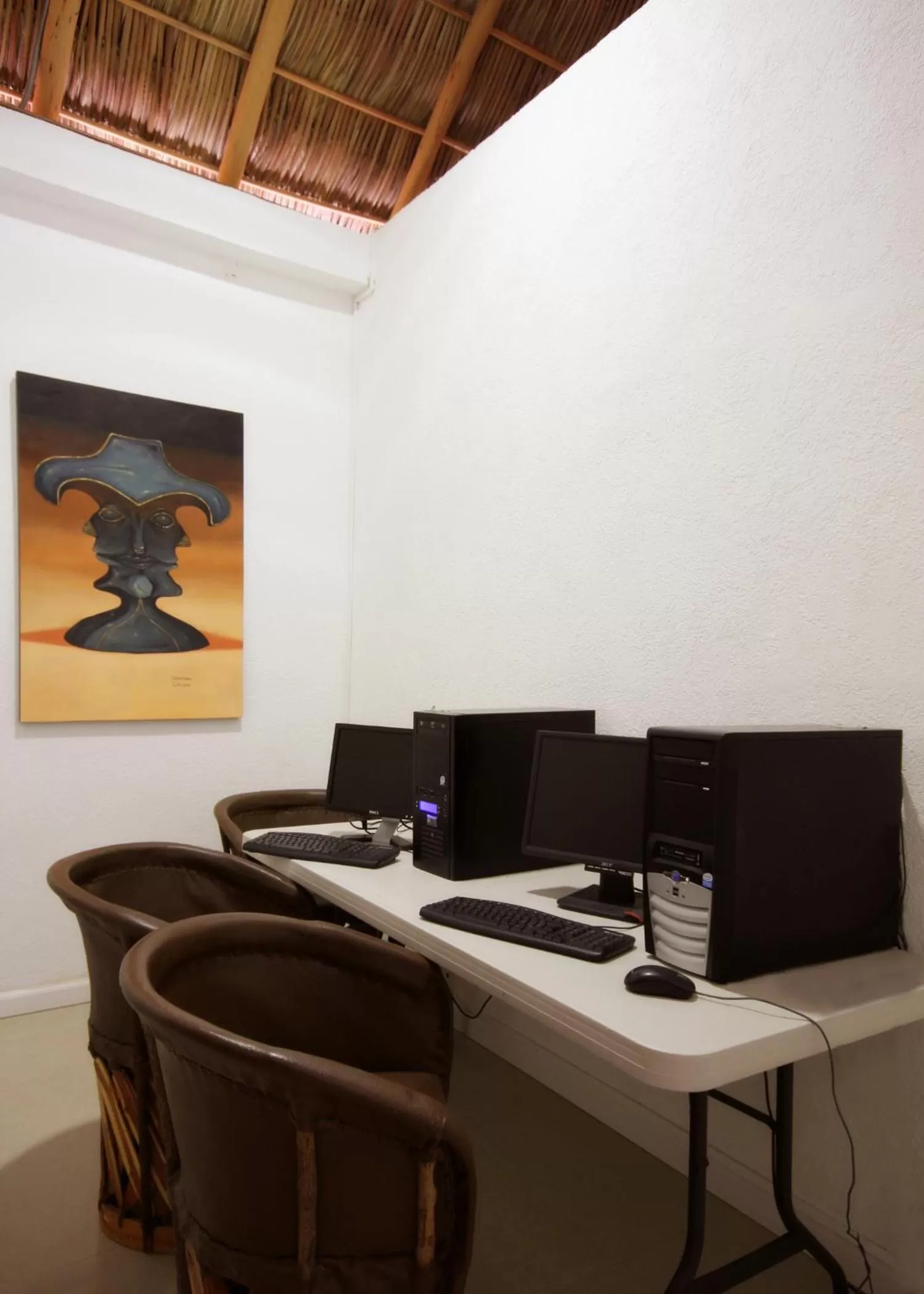 Business facilities in Zar Colima
