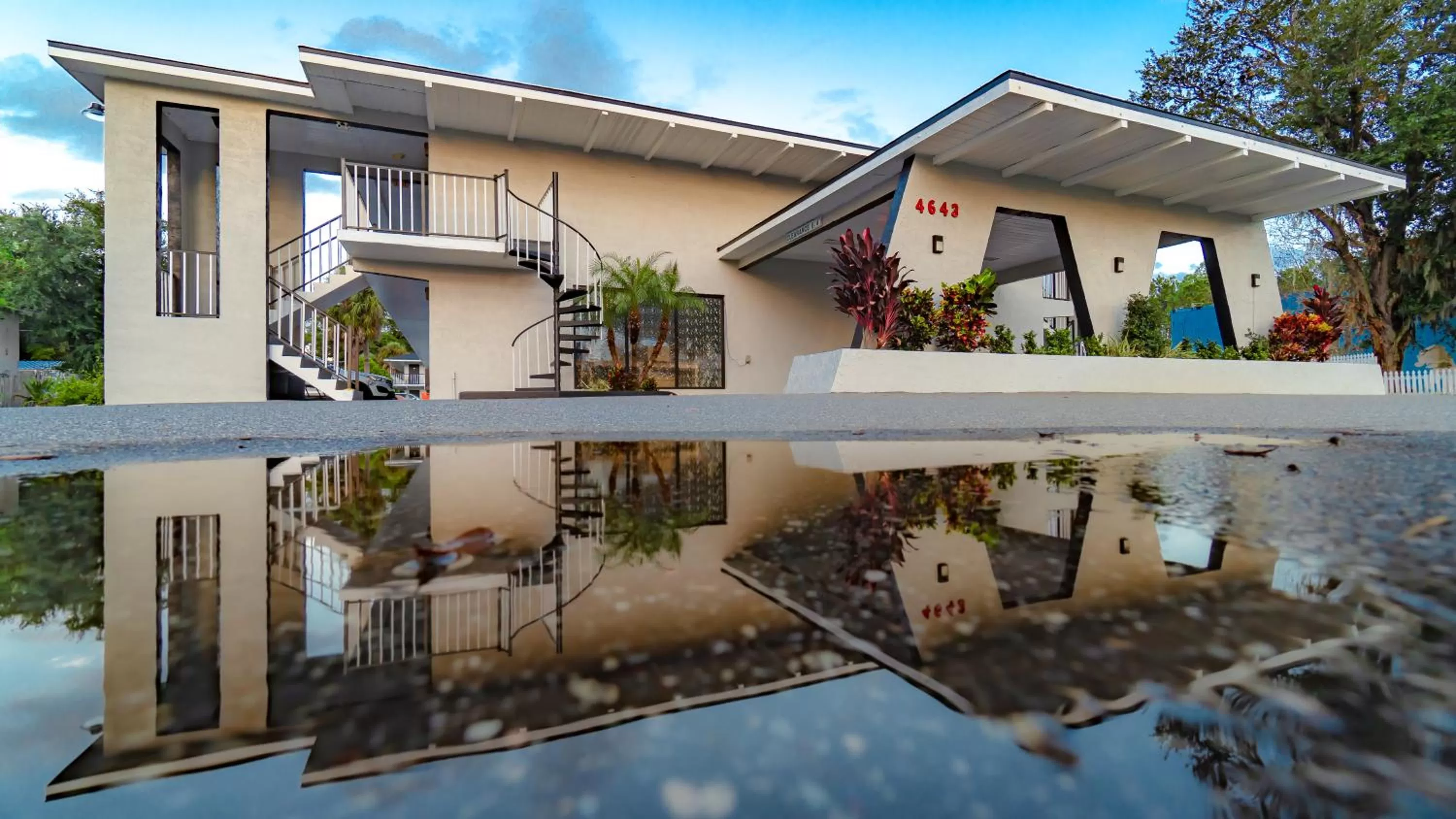 Property building in Sunshine Inn