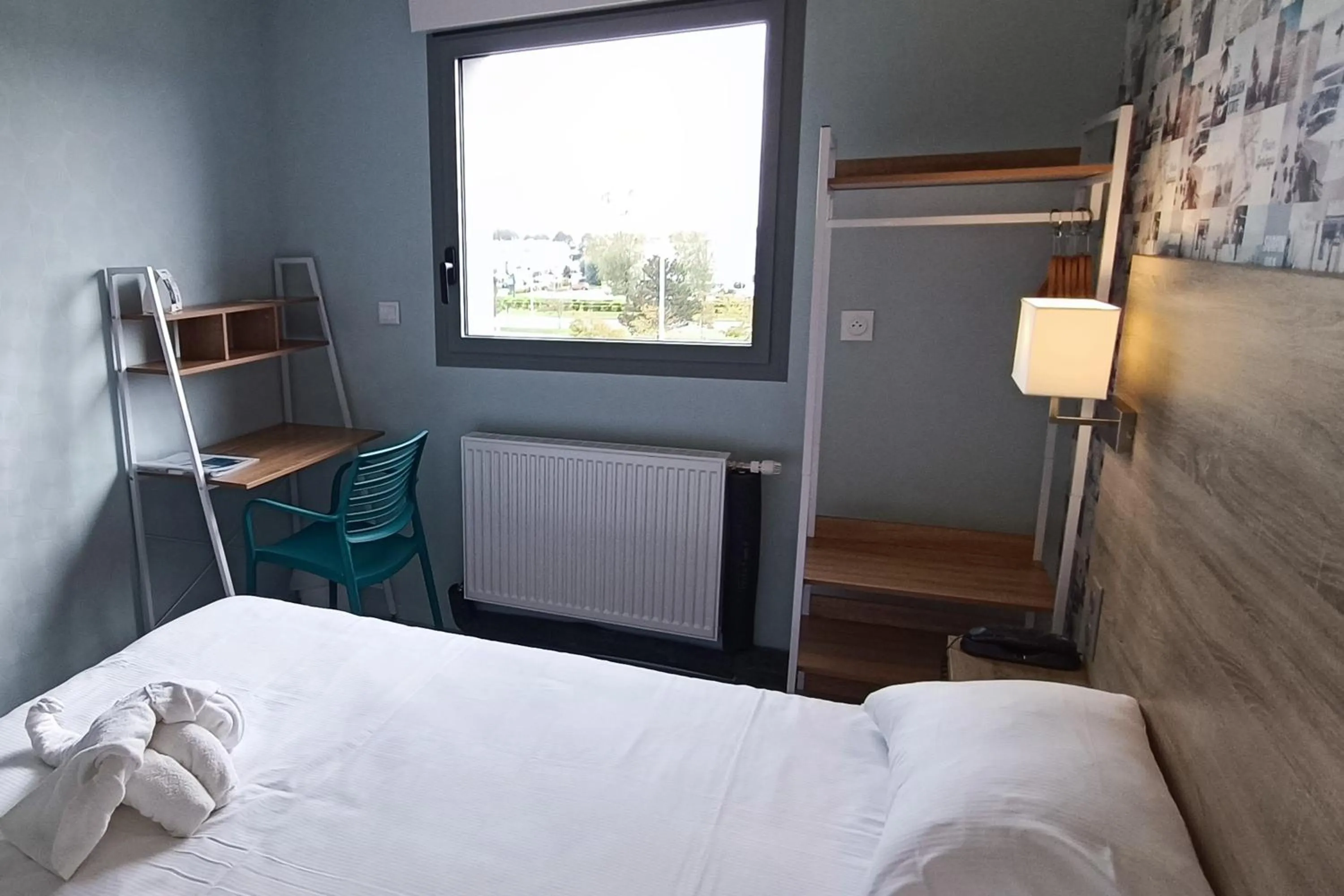 Bed in The Originals Access, Hôtel les Iris, Berck-sur-Mer