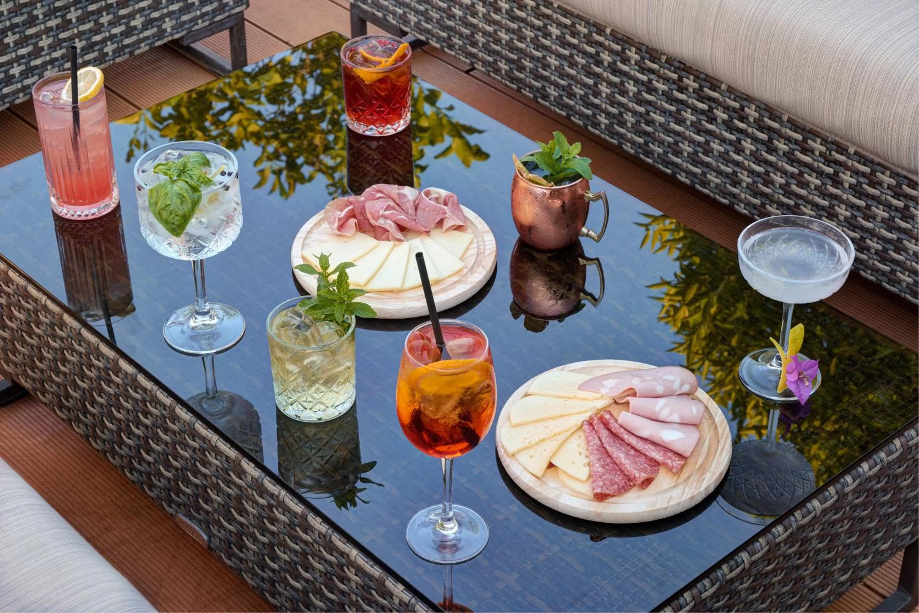 Lounge or bar in Hotel Degli Artisti