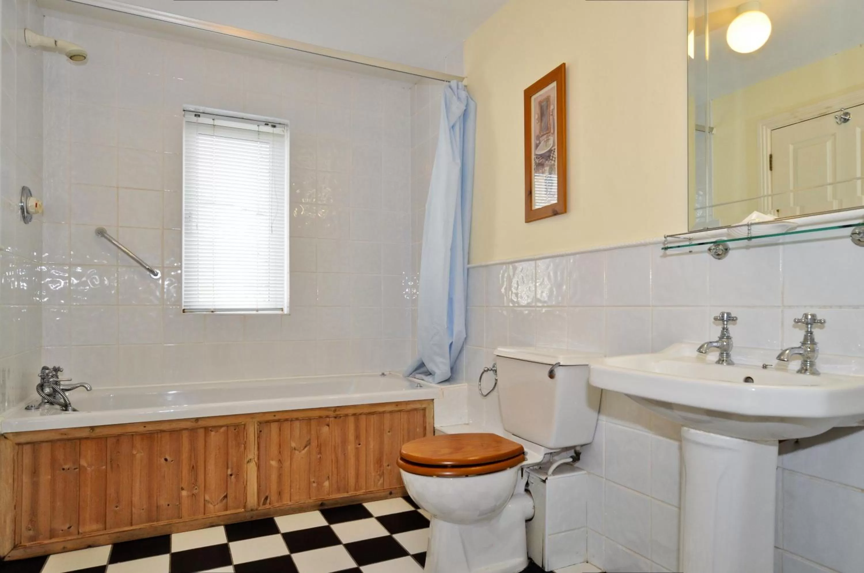 Bathroom in Boffin Lodge Guest House