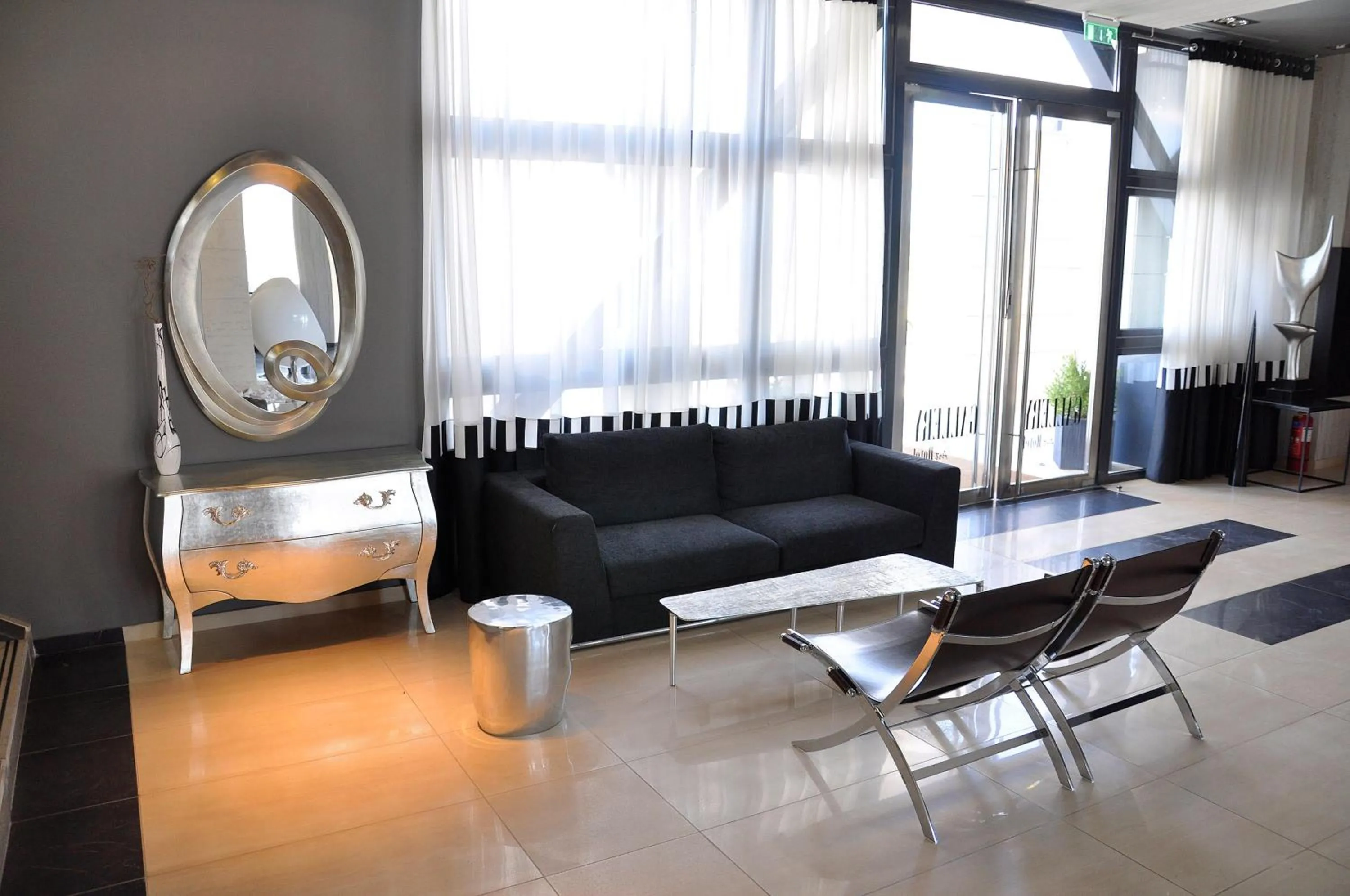 Lobby or reception in Gallery Art Hotel