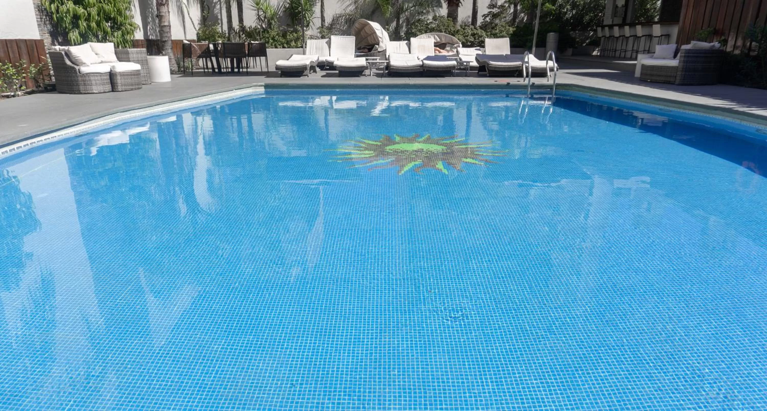 Swimming pool in Holiday Inn Rosario by IHG