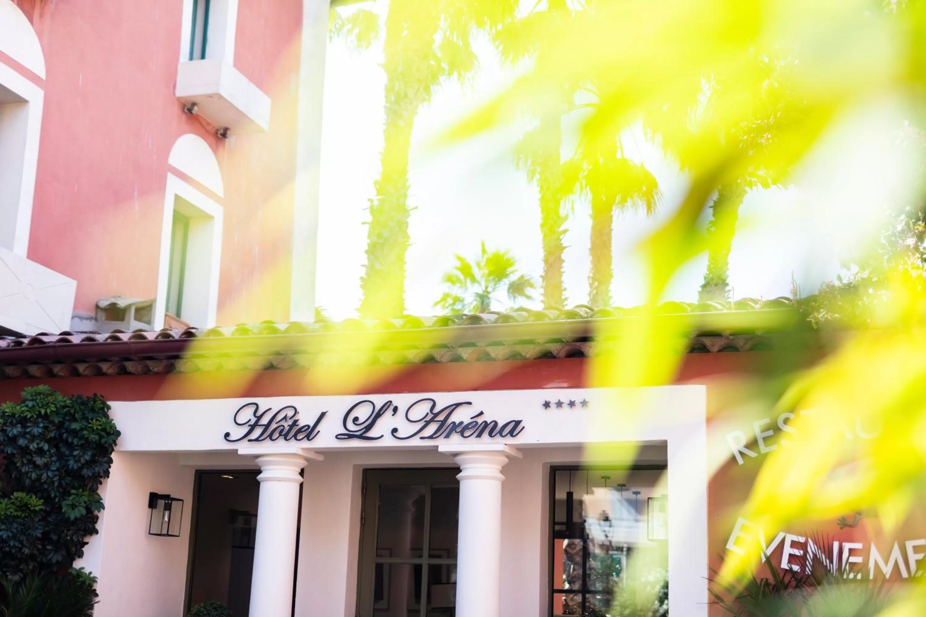 Property building in Hôtel l'Arena