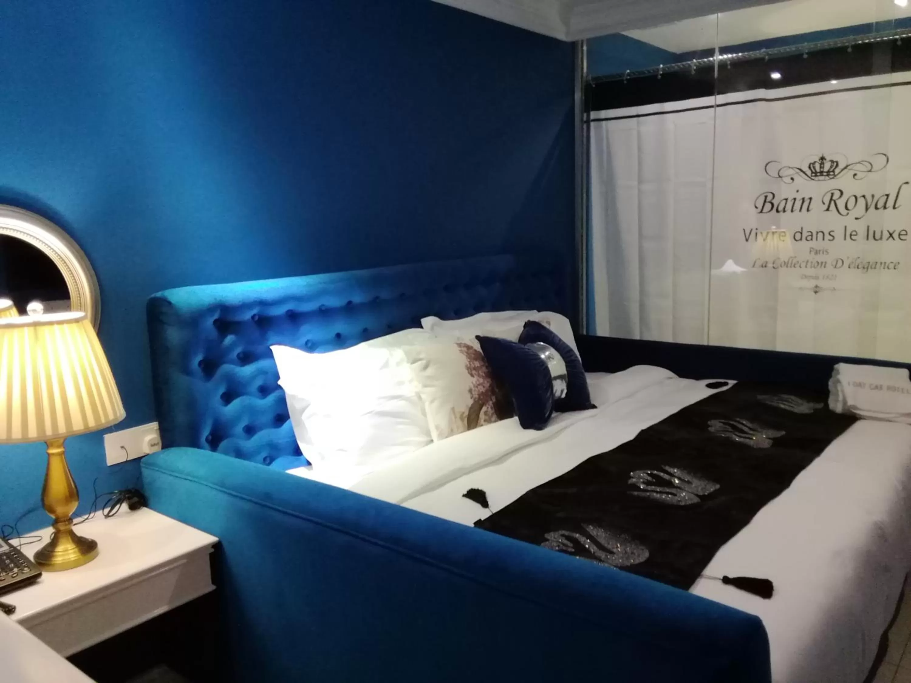 Bed in 1 Day Car Hotel Station 18