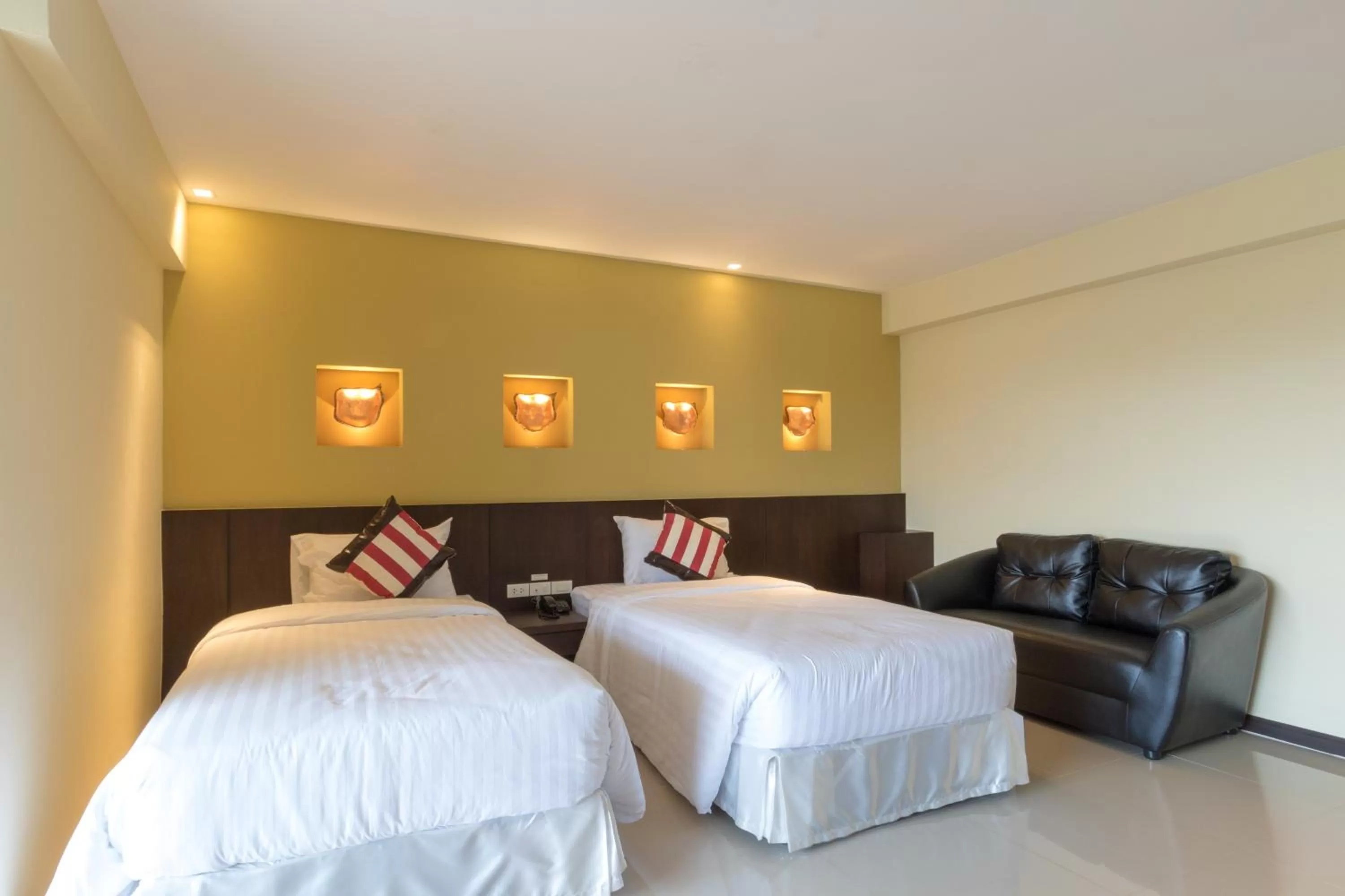 Photo of the whole room, Bed in Chateau de Sukhumvit