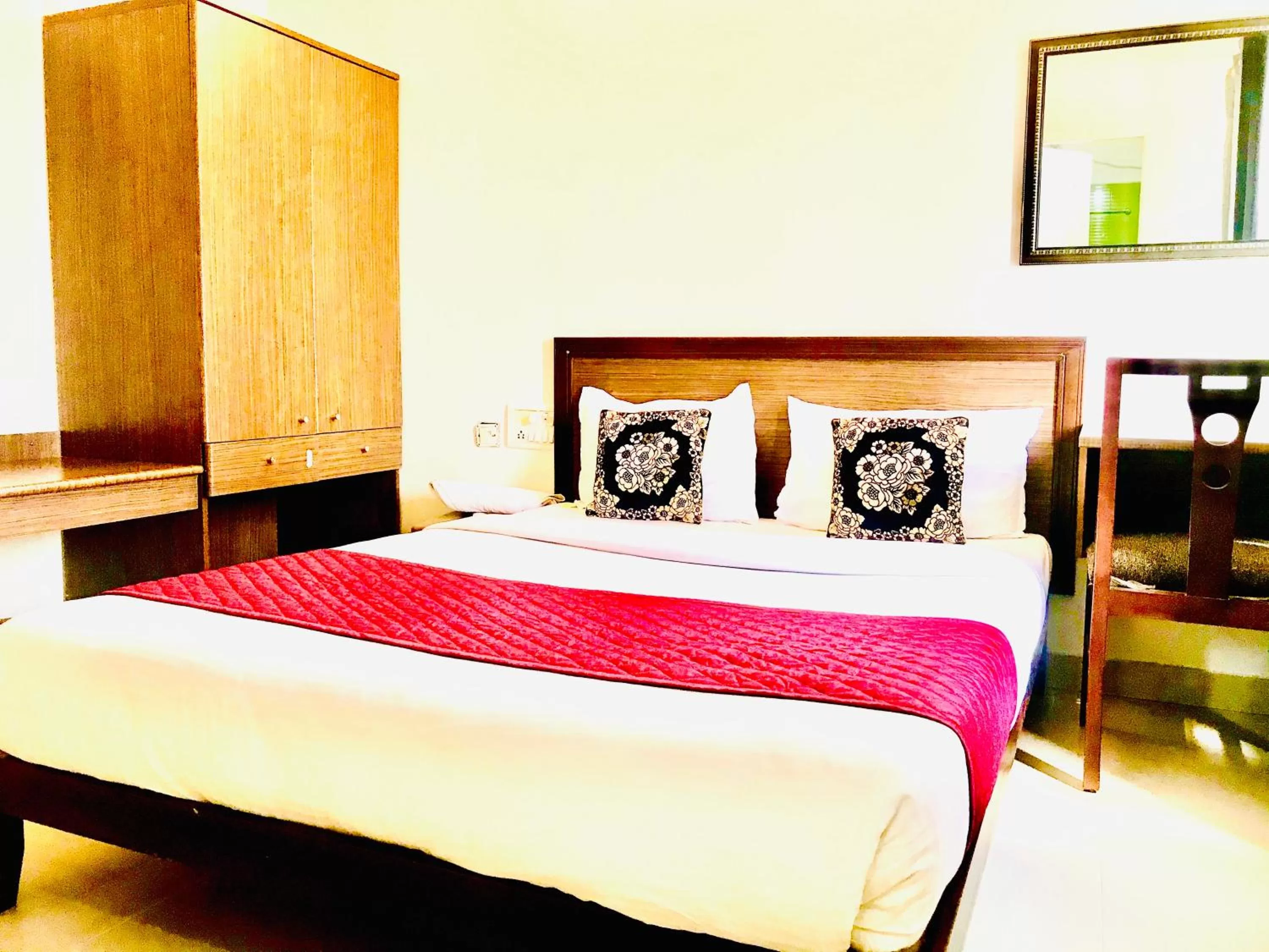 Bed in Hotel Half Moon Chennai