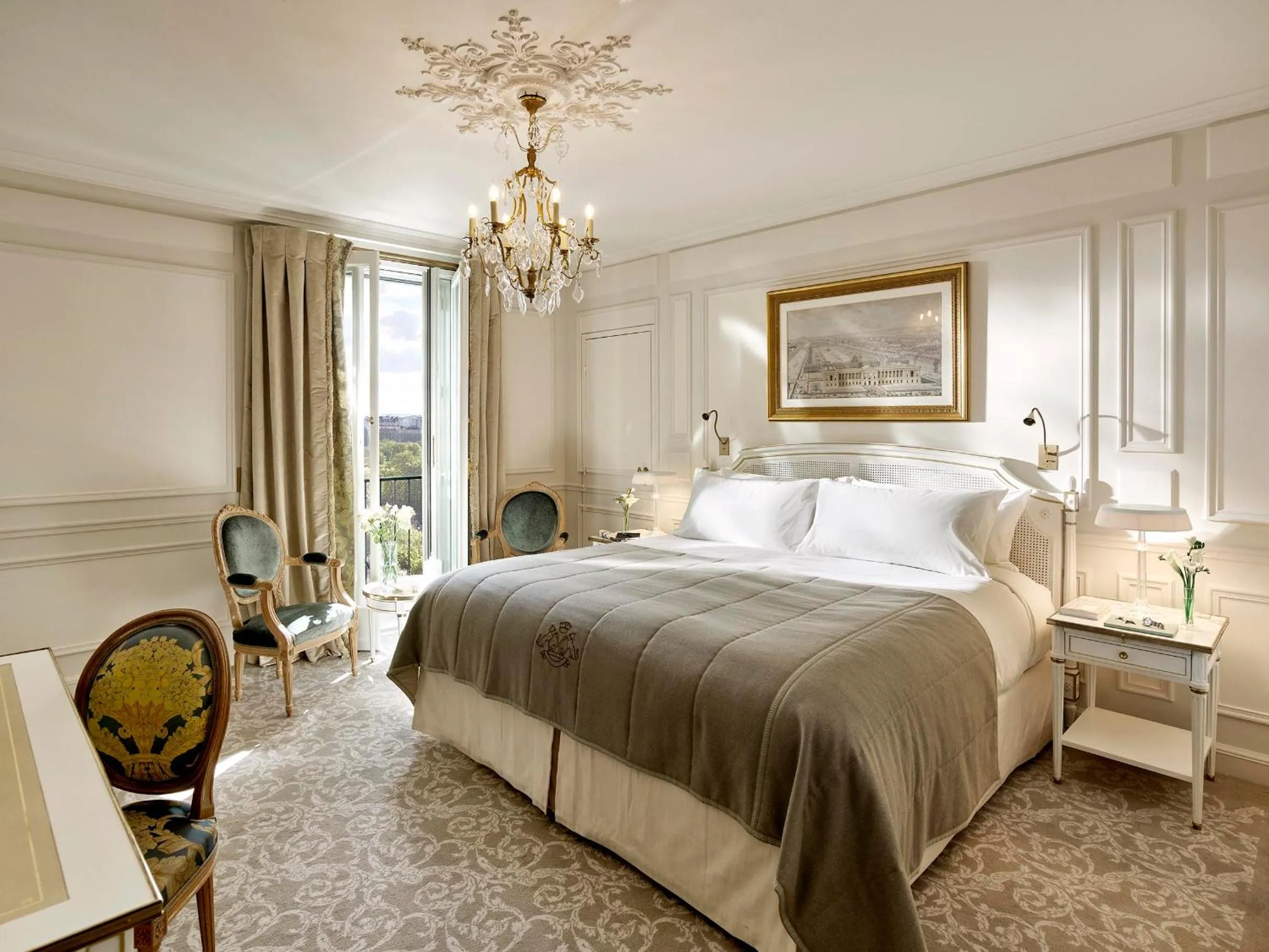 Bedroom, Bed in Le Meurice – Dorchester Collection