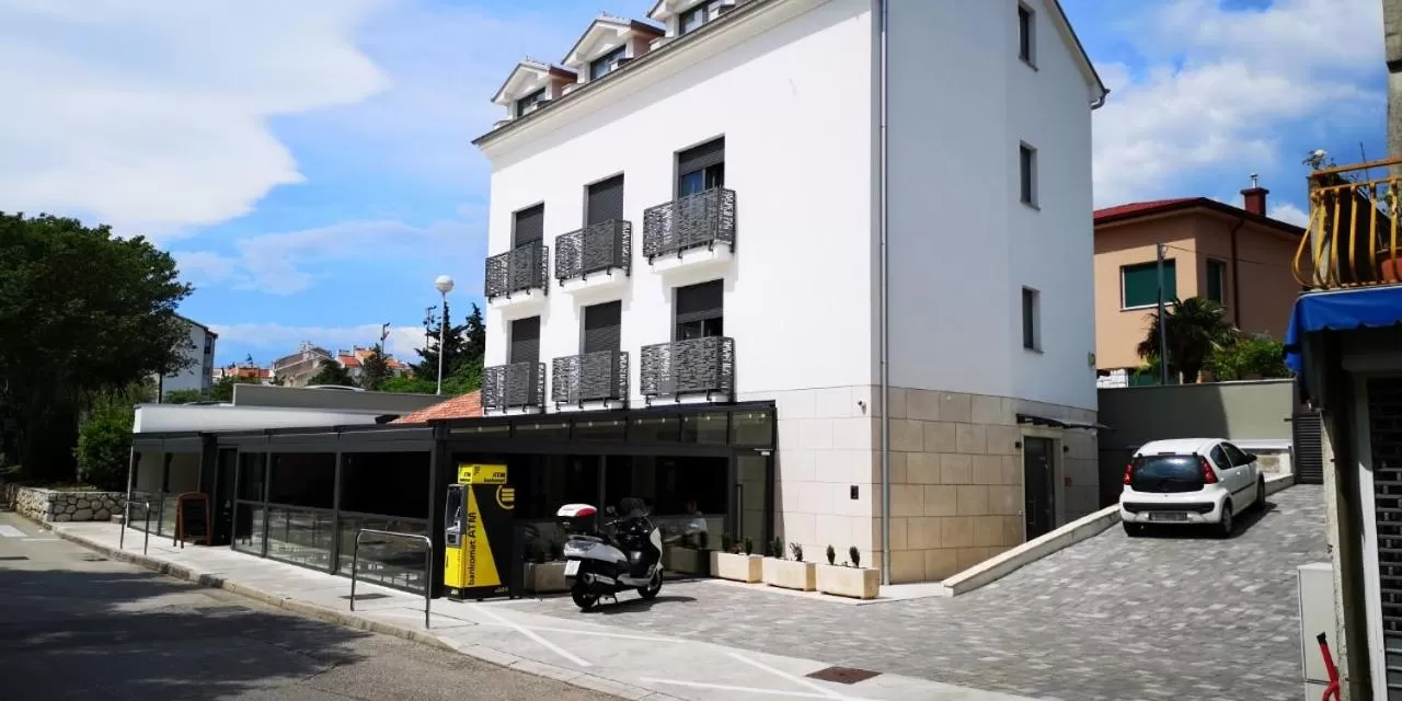 Property building in Azur