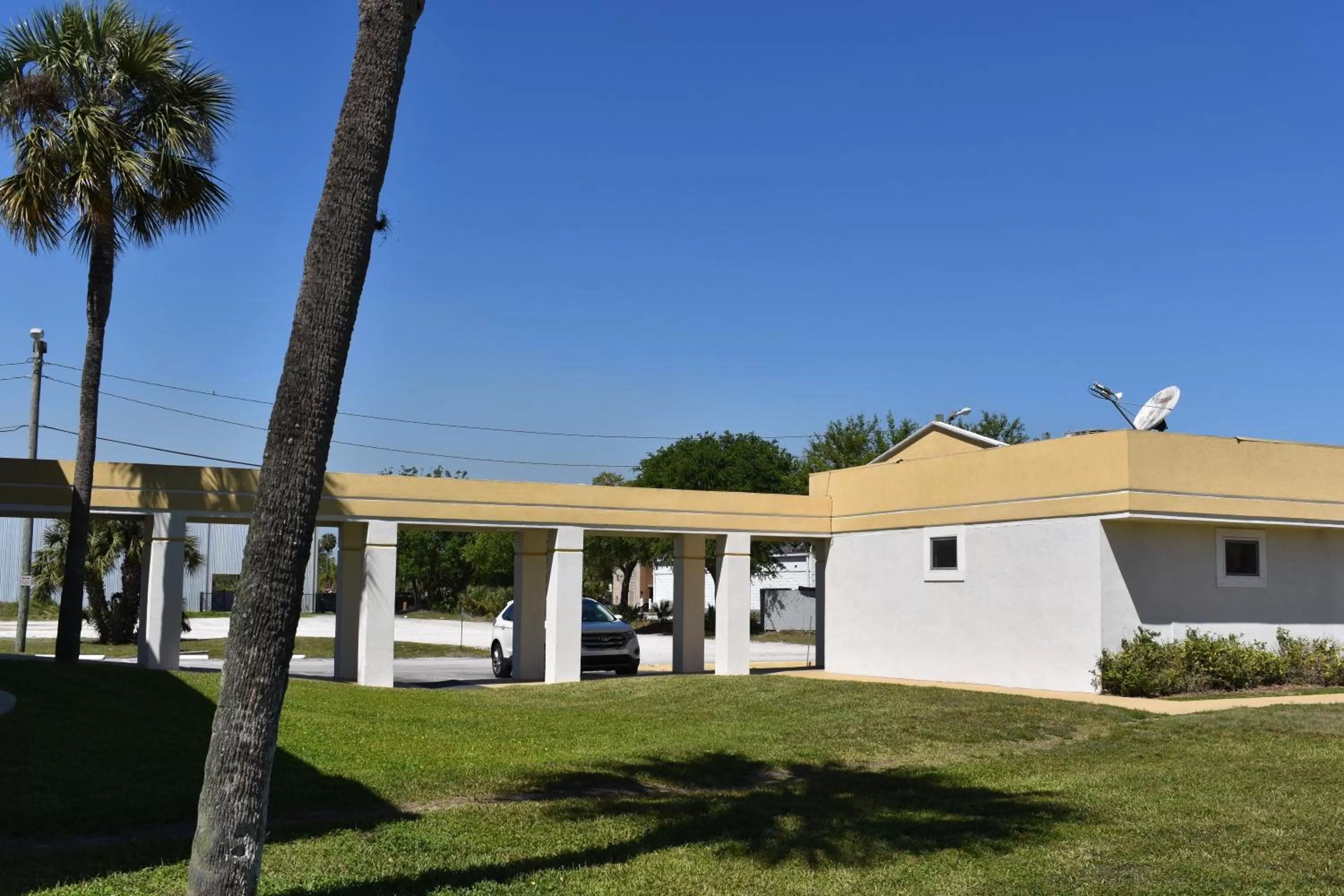 Property building in Super 8 by Wyndham Ocala I-75