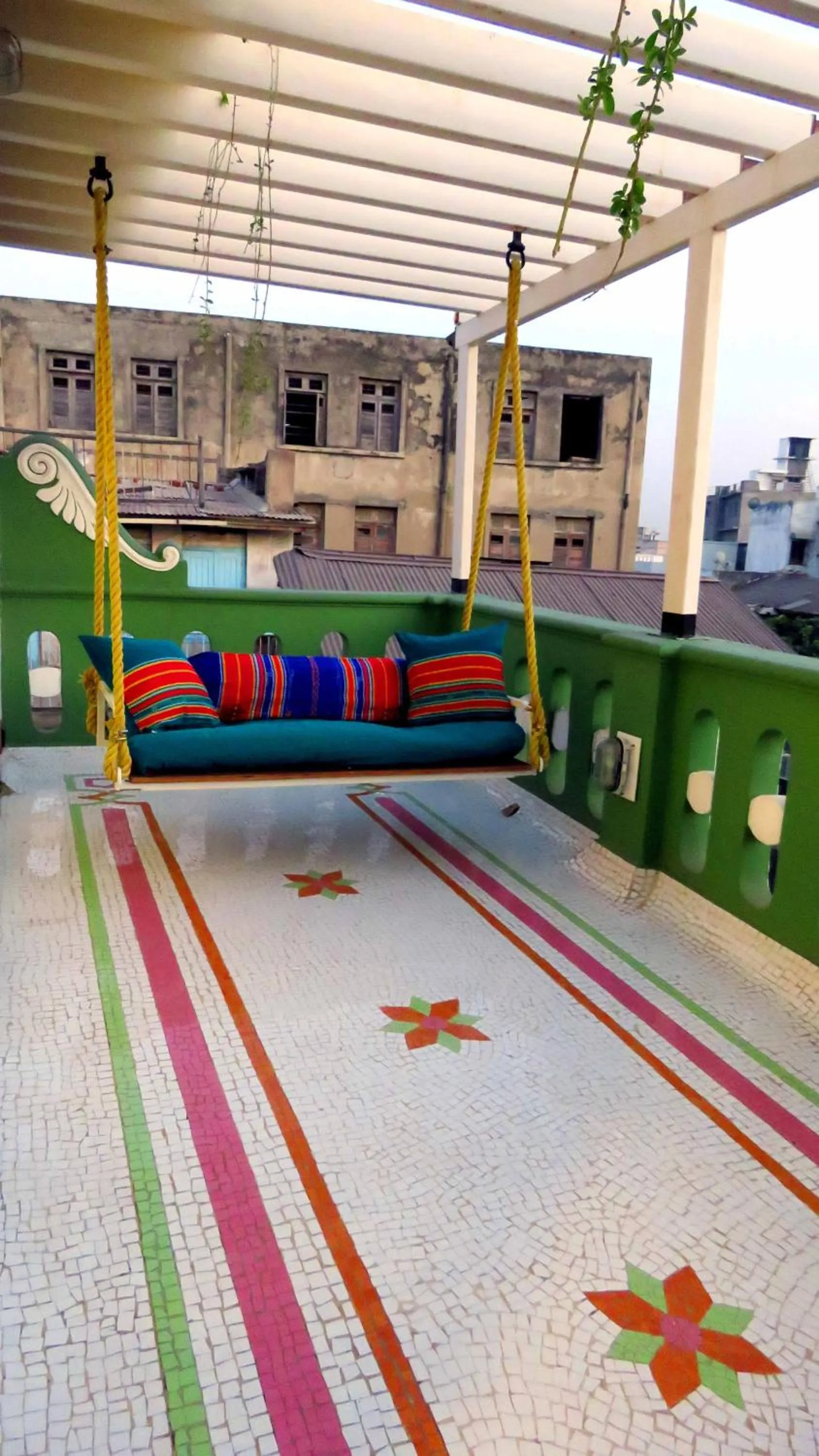 Balcony/Terrace in Mangaldas Ni Haveli II by The House of MG