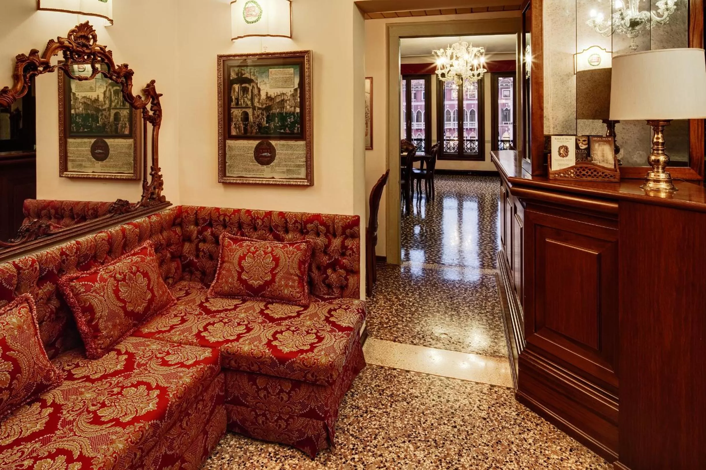 Lobby or reception in Antica Locanda Sturion Residenza d'Epoca