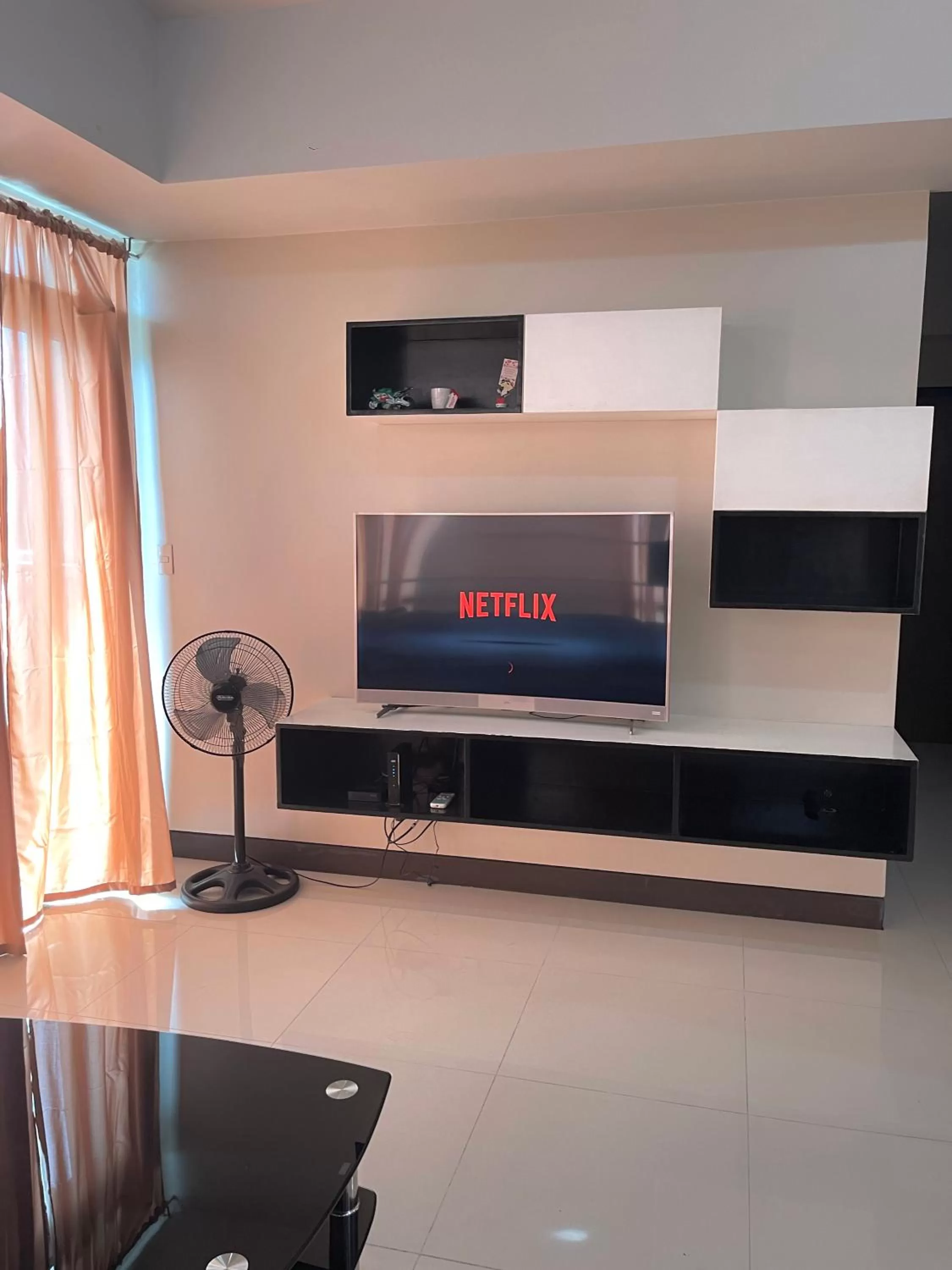 TV and multimedia, TV/Entertainment Center in Cubao, Quezon City Condo Staycation (wifi and netflix ready)
